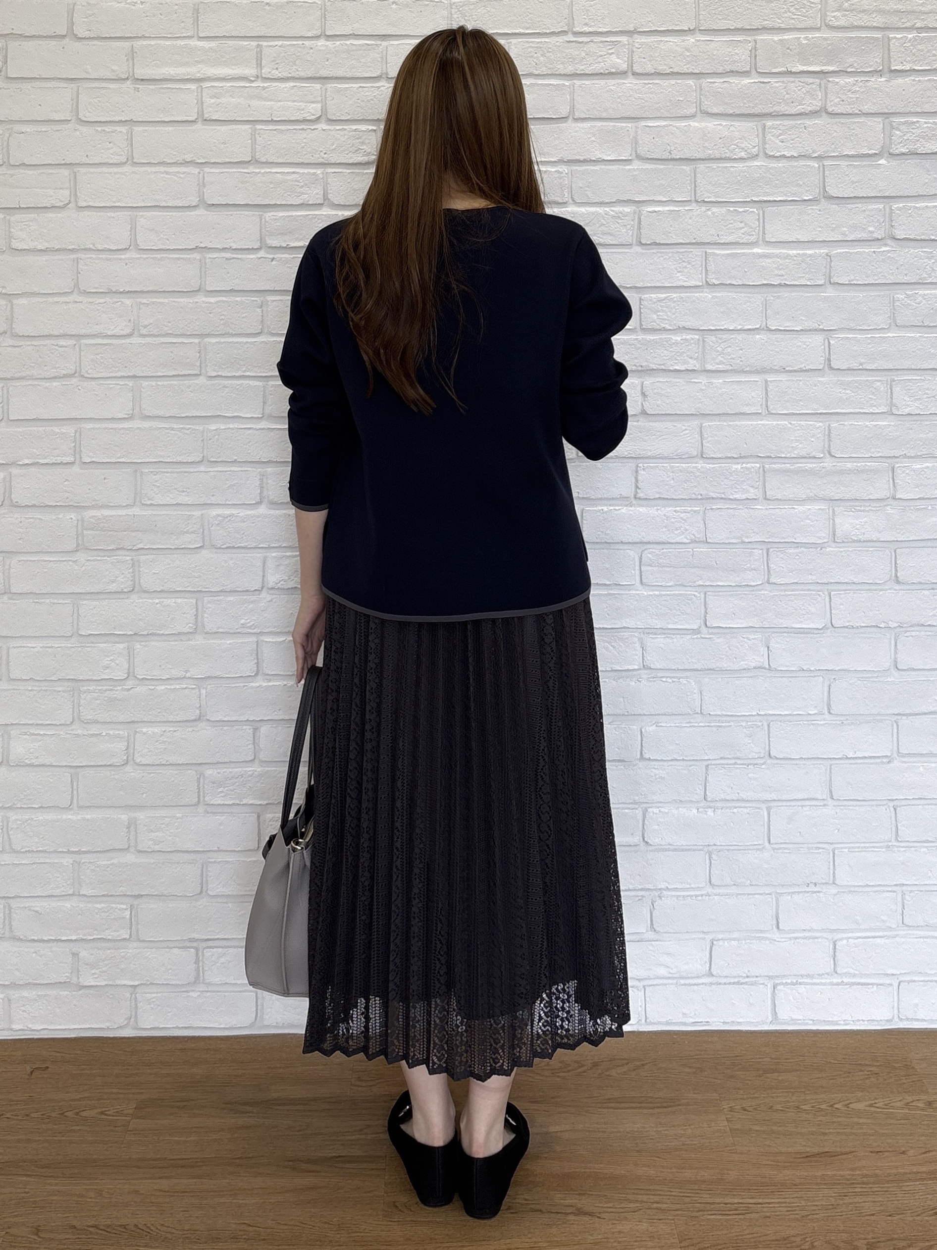 sayaさんの「SHOO･LA･RUE｜【洗濯機可/S-LL】抜け感ある着こなしに 金ボタン付き スポンディッシュ クルーネックニット」を使ったコーディネート