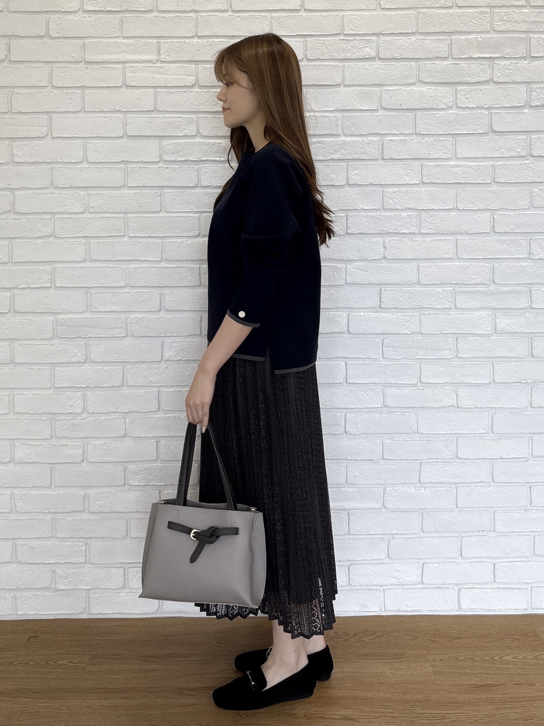 sayaさんの「SHOO･LA･RUE｜【洗濯機可/S-LL】抜け感ある着こなしに 金ボタン付き スポンディッシュ クルーネックニット」を使ったコーディネート