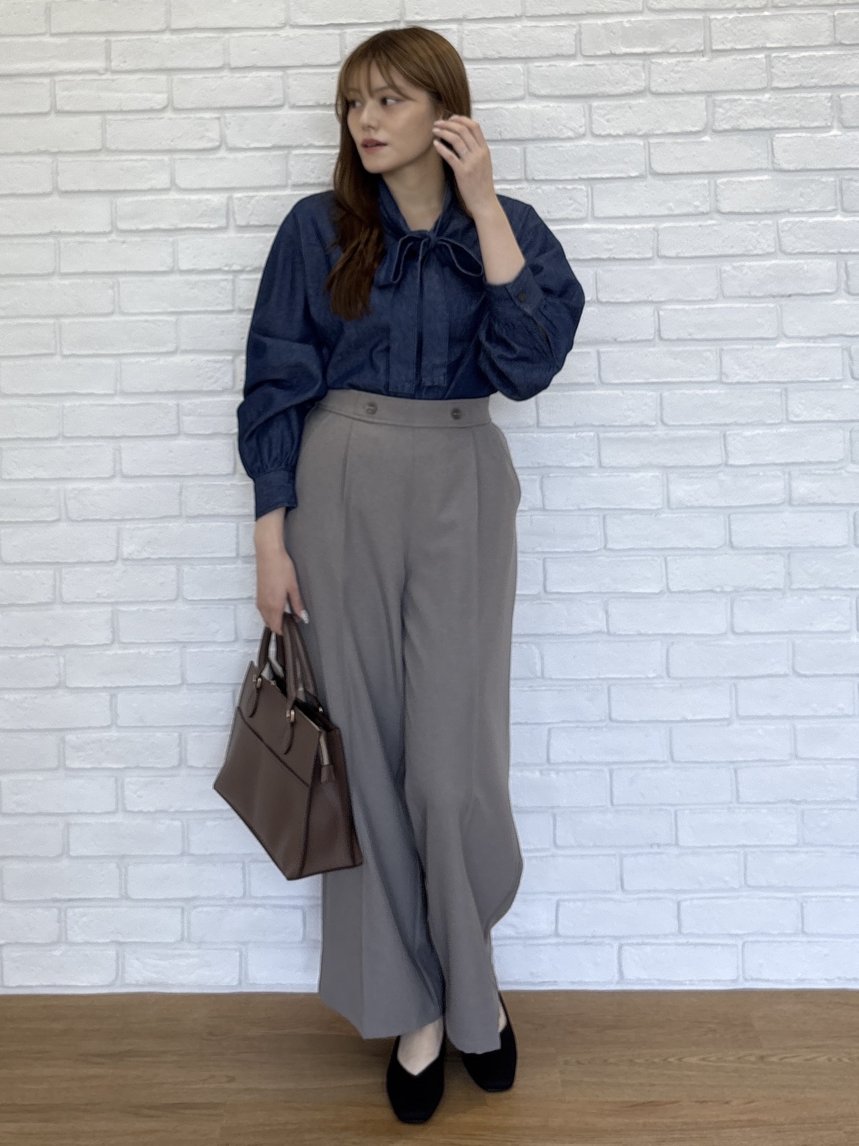 sayaさんの「SHOO･LA･RUE｜【洗濯機可】デニムボウタイリボンシャツ」を使ったコーディネート