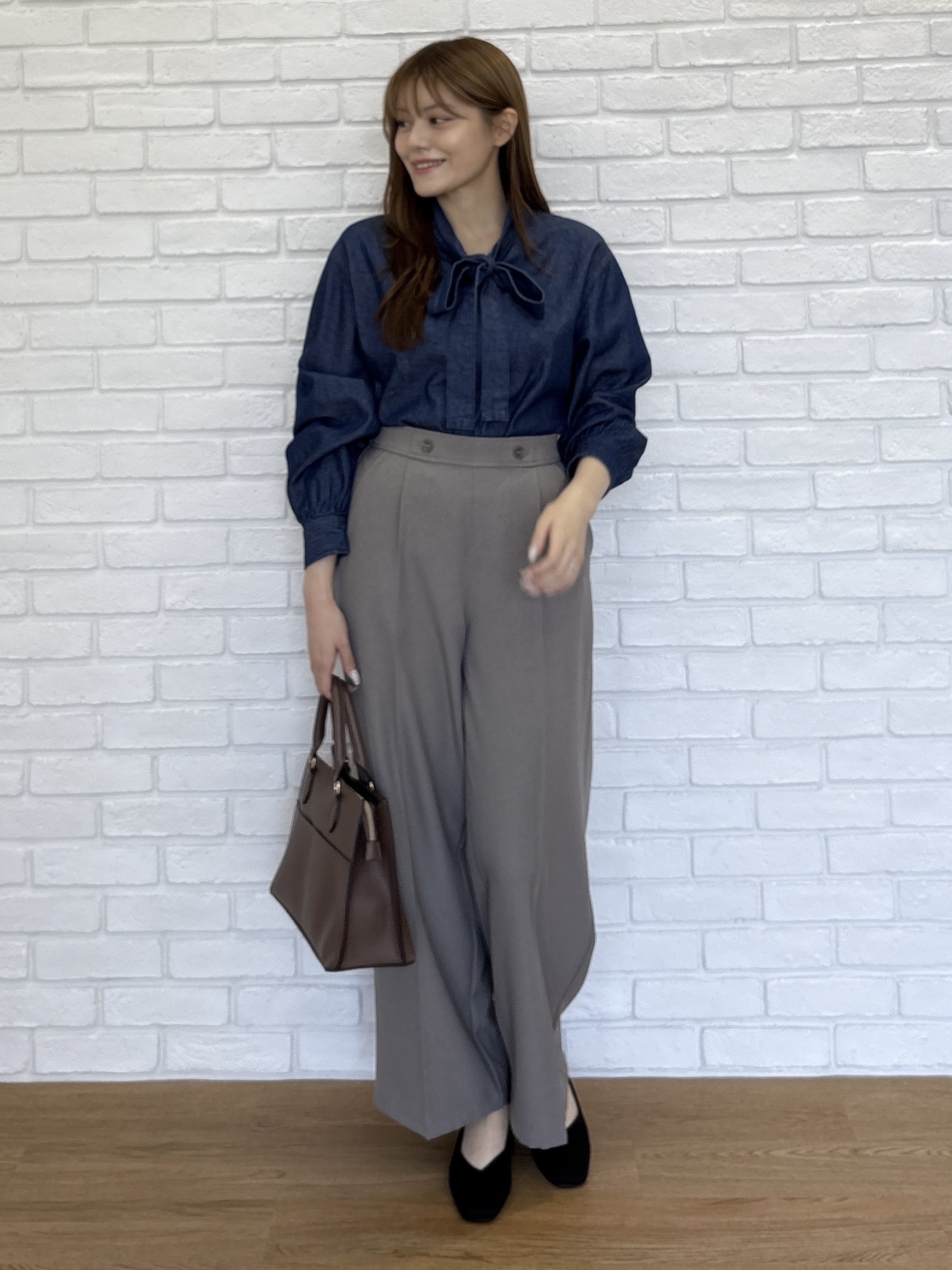 sayaさんの「SHOO･LA･RUE｜【洗濯機可】デニムボウタイリボンシャツ」を使ったコーディネート