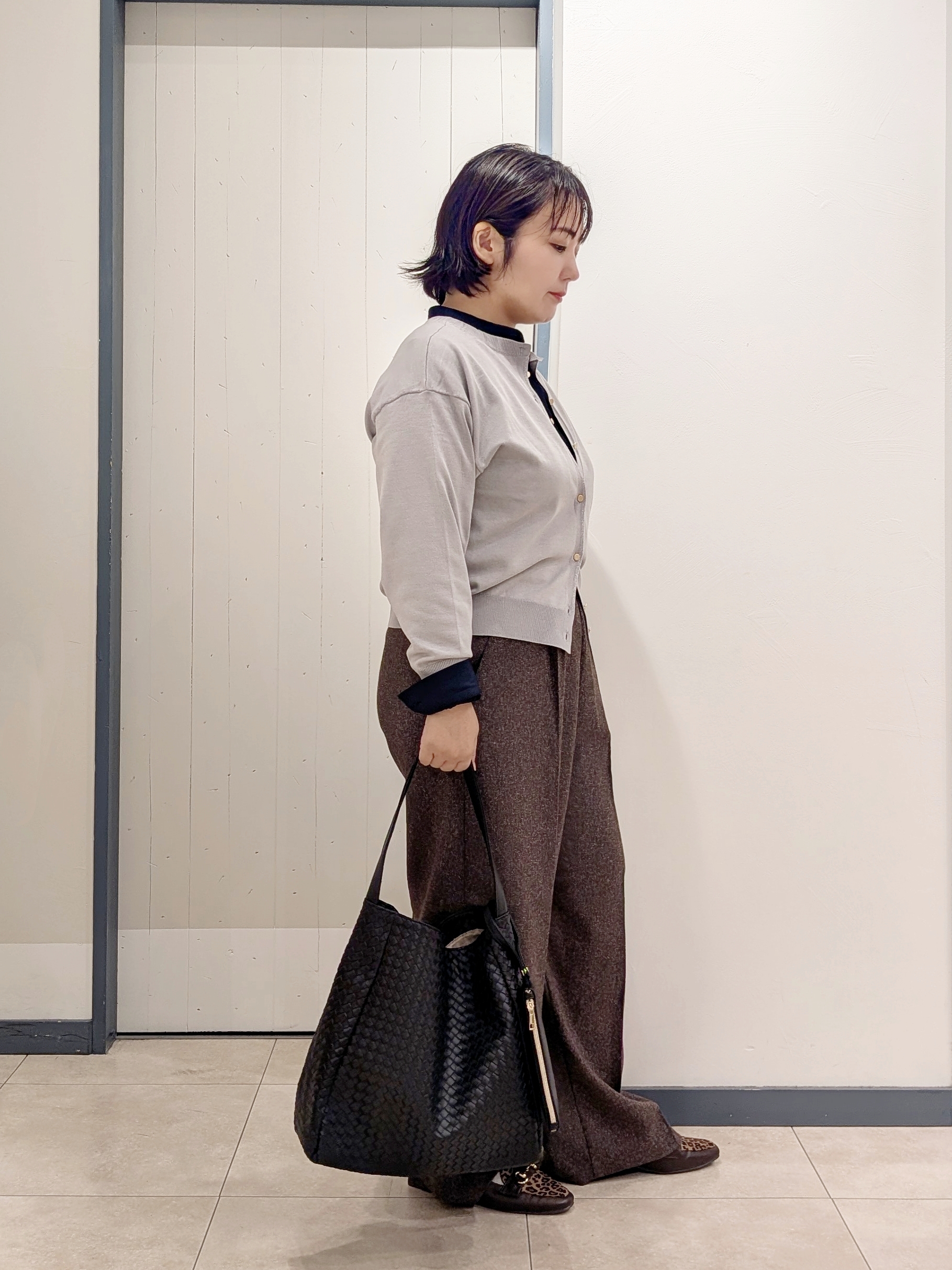 yukikaさんの「grove｜【前後2WAY】さりげなく、上品にきらめく ニットカーディガン」を使ったコーディネート