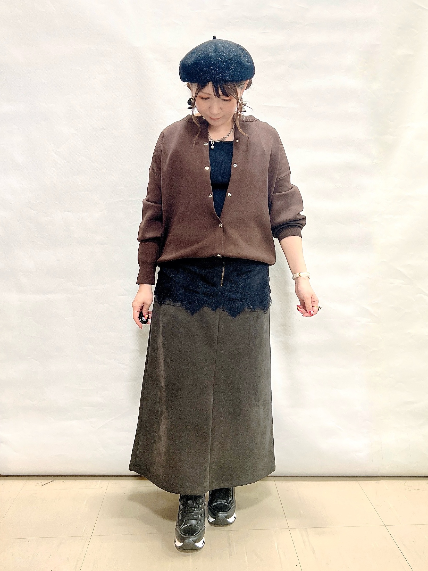 YUIさんの「SHOO･LA･RUE｜【セットアップ可/洗濯機可】軽やかに羽織れる スポンディッシュ ニットカーディガン」を使ったコーディネート