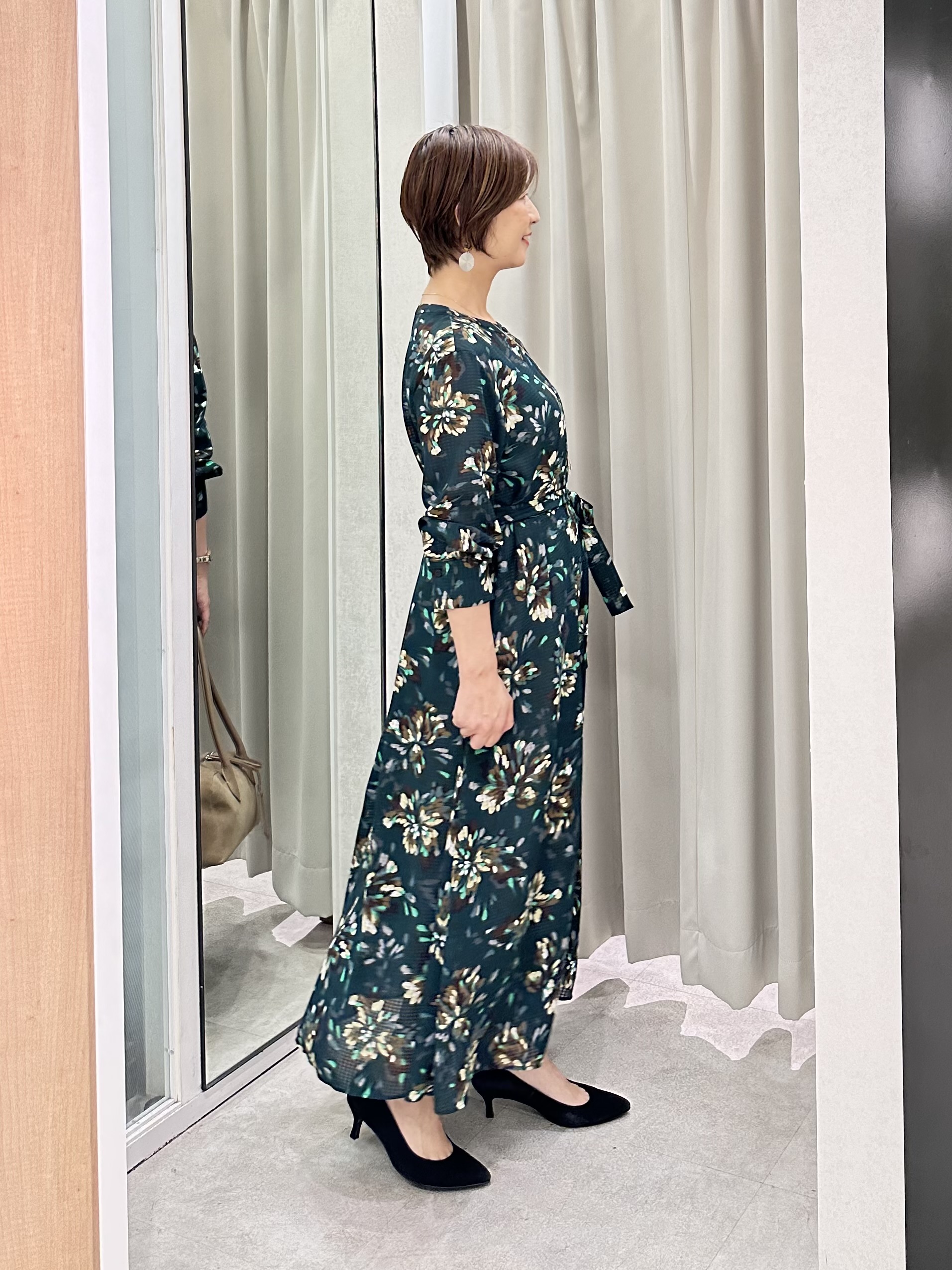 みなこさんの「UNTITLED｜【秋映え/花柄】フラワープリントワンピース」を使ったコーディネート