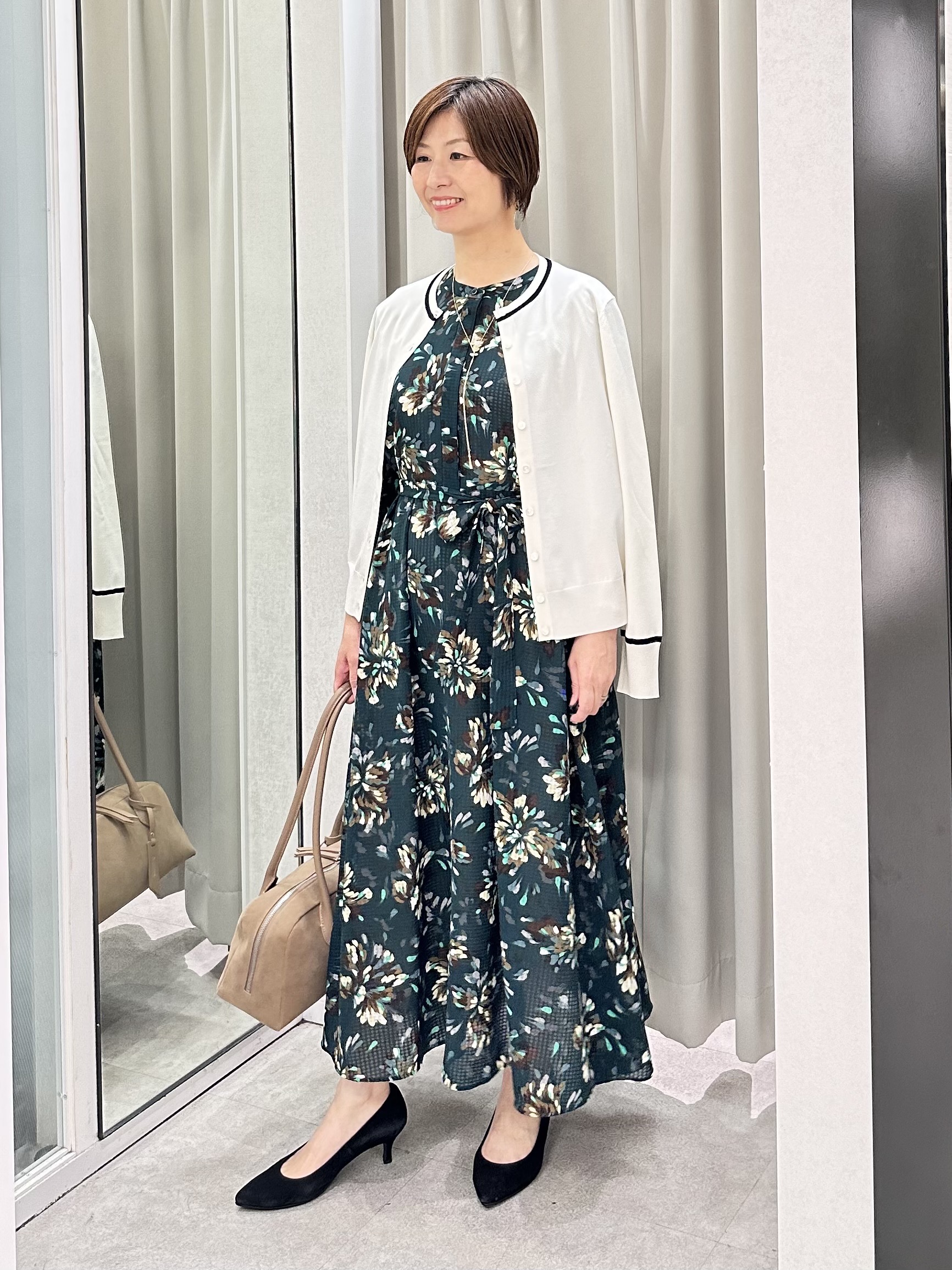 みなこさんの「UNTITLED｜【秋映え/花柄】フラワープリントワンピース」を使ったコーディネート