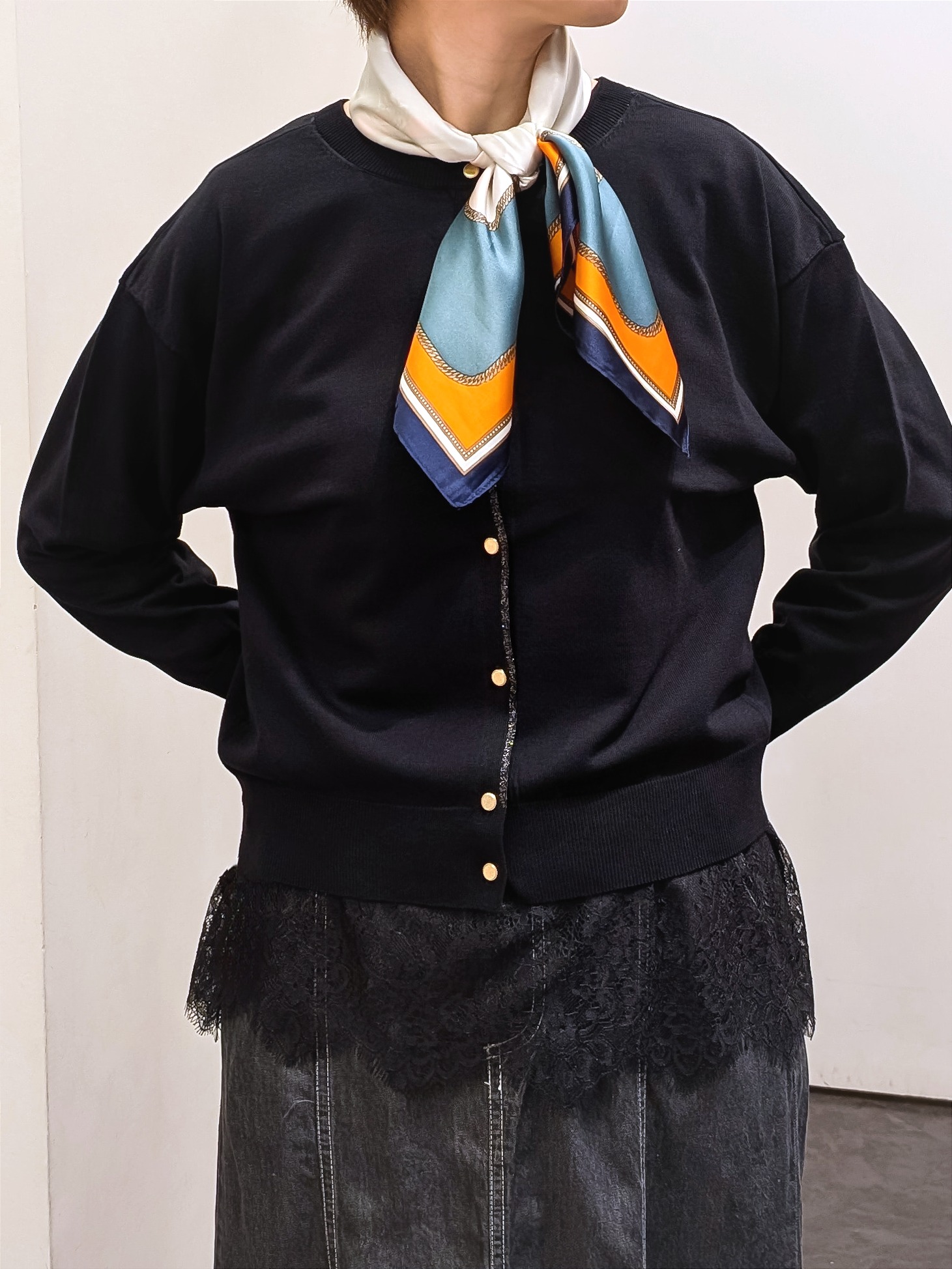 やまちゃんさんの「grove｜【前後2WAY】さりげなく、上品にきらめく ニットカーディガン」を使ったコーディネート