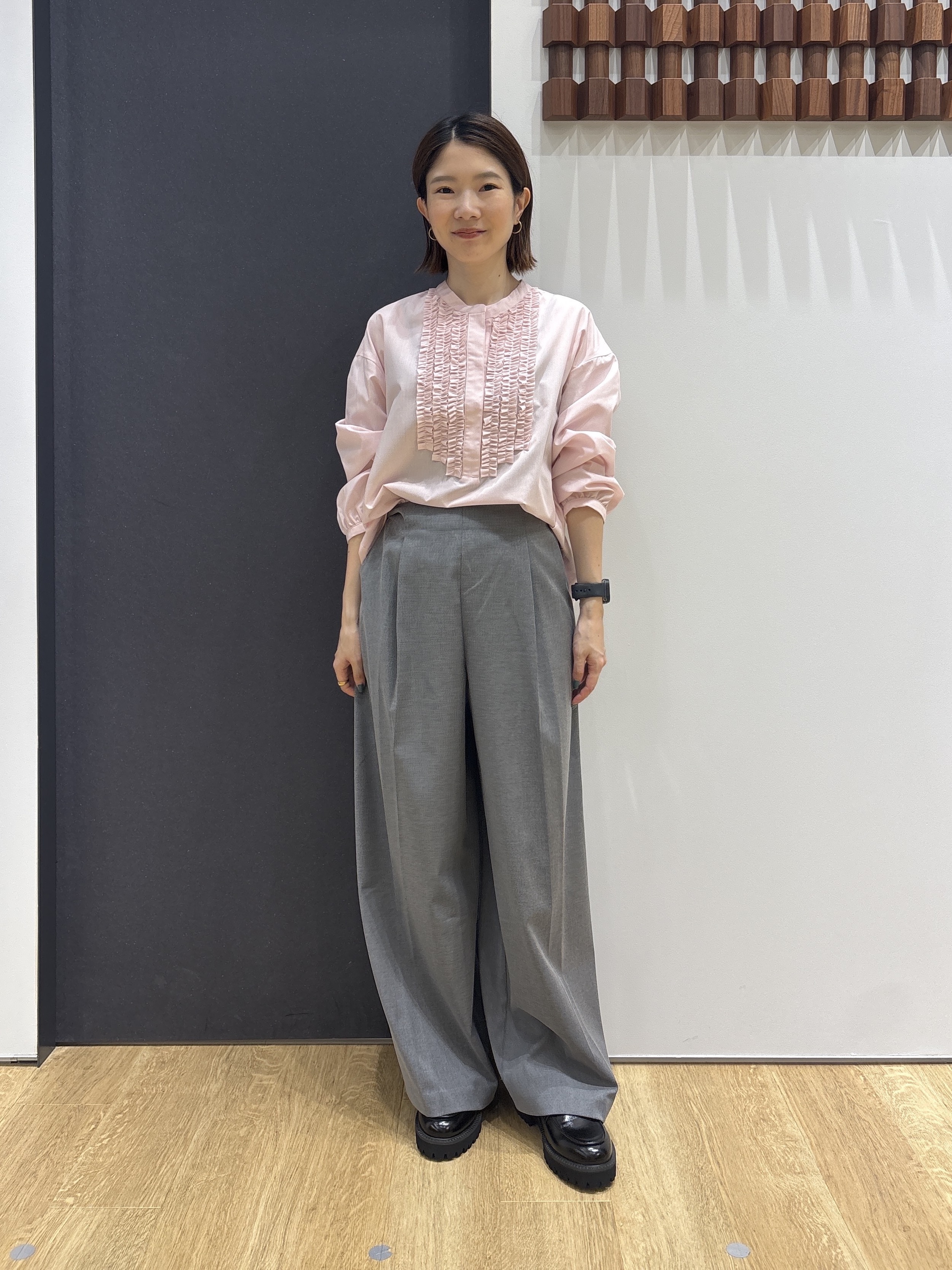 risaさんの「Dessin｜【洗える/7色展開/XS-L】フロントフリルブラウス」を使ったコーディネート