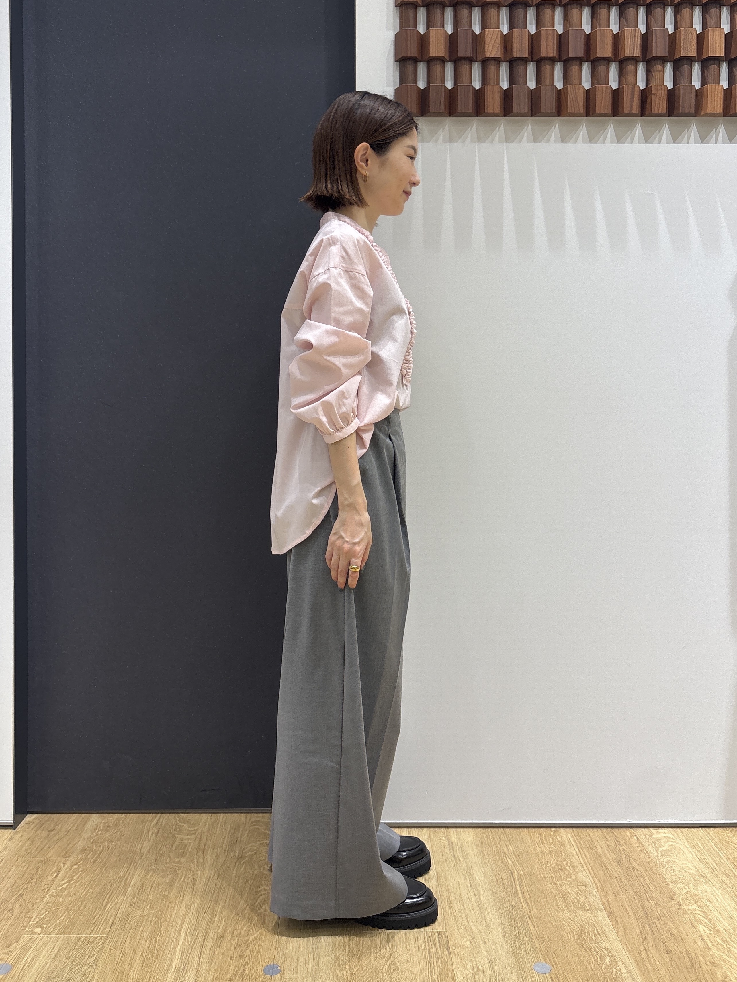 risaさんの「Dessin｜【洗える/7色展開/XS-L】フロントフリルブラウス」を使ったコーディネート
