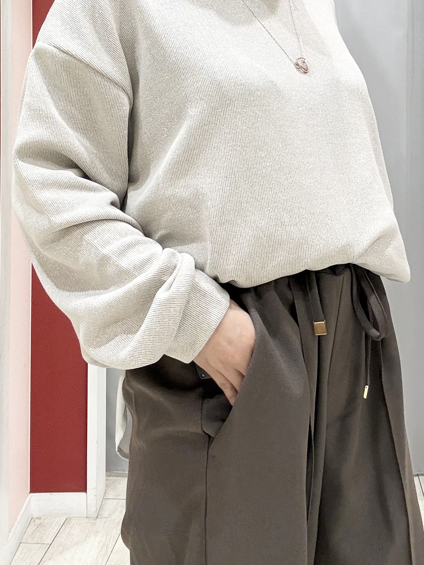 shioさんの「SHOO･LA･RUE｜【S-LL/洗濯機可】レイヤード風 ラメ入りトップス」を使ったコーディネート