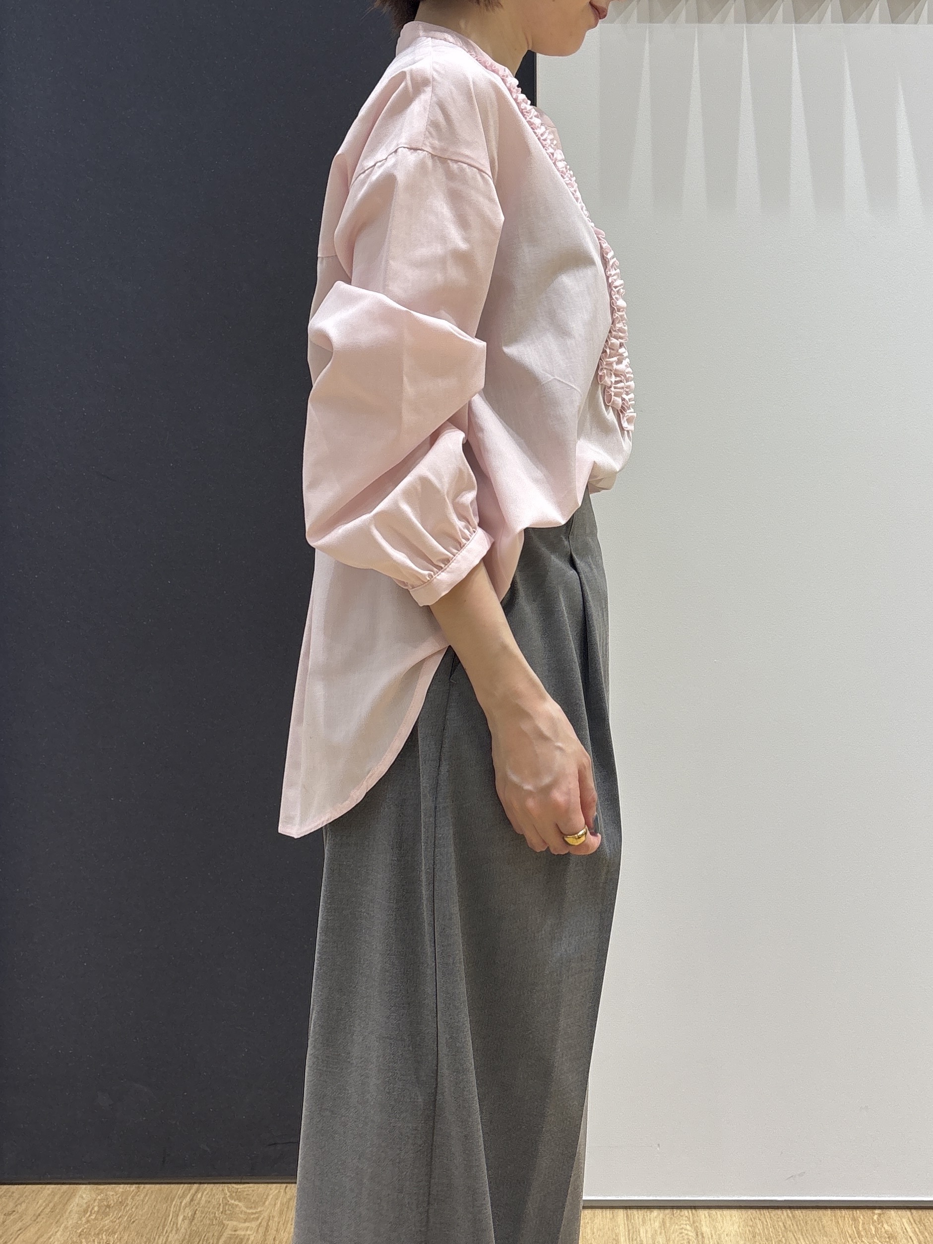 risaさんの「Dessin｜【洗える/7色展開/XS-L】フロントフリルブラウス」を使ったコーディネート