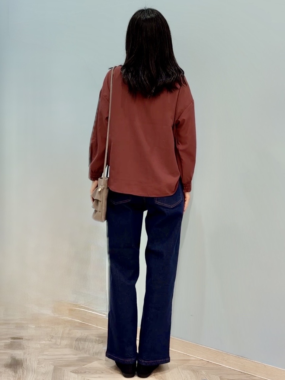 大西直穂さんの「SHOO･LA･RUE｜【洗濯後しわになりにくい/S-LL】こなれ見え ゆるっと キーネック金ボタンポケットシャツ」を使ったコーディネート