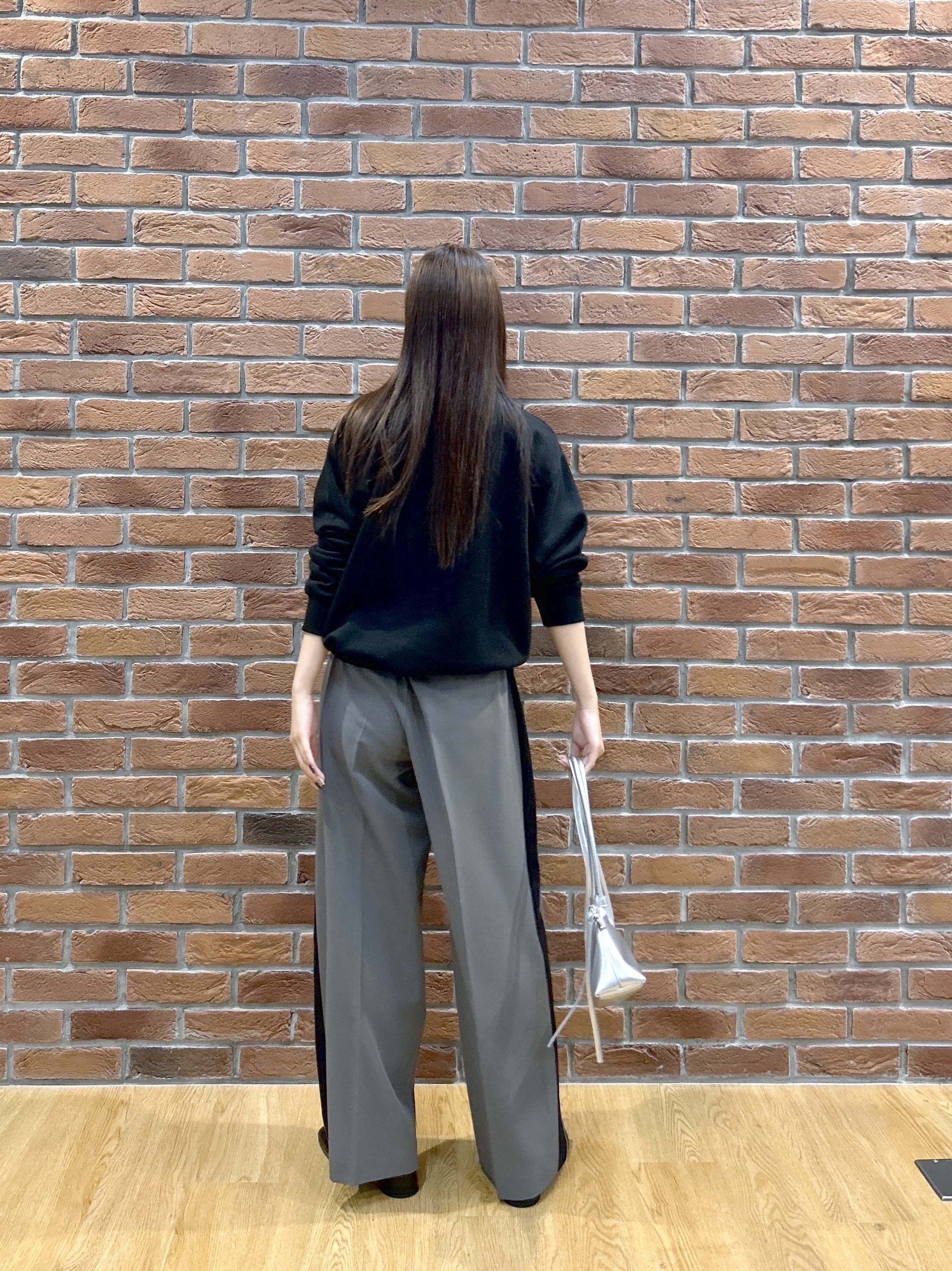 Renoさんの「INDIVI｜フォルムロゴスウェット」を使ったコーディネート
