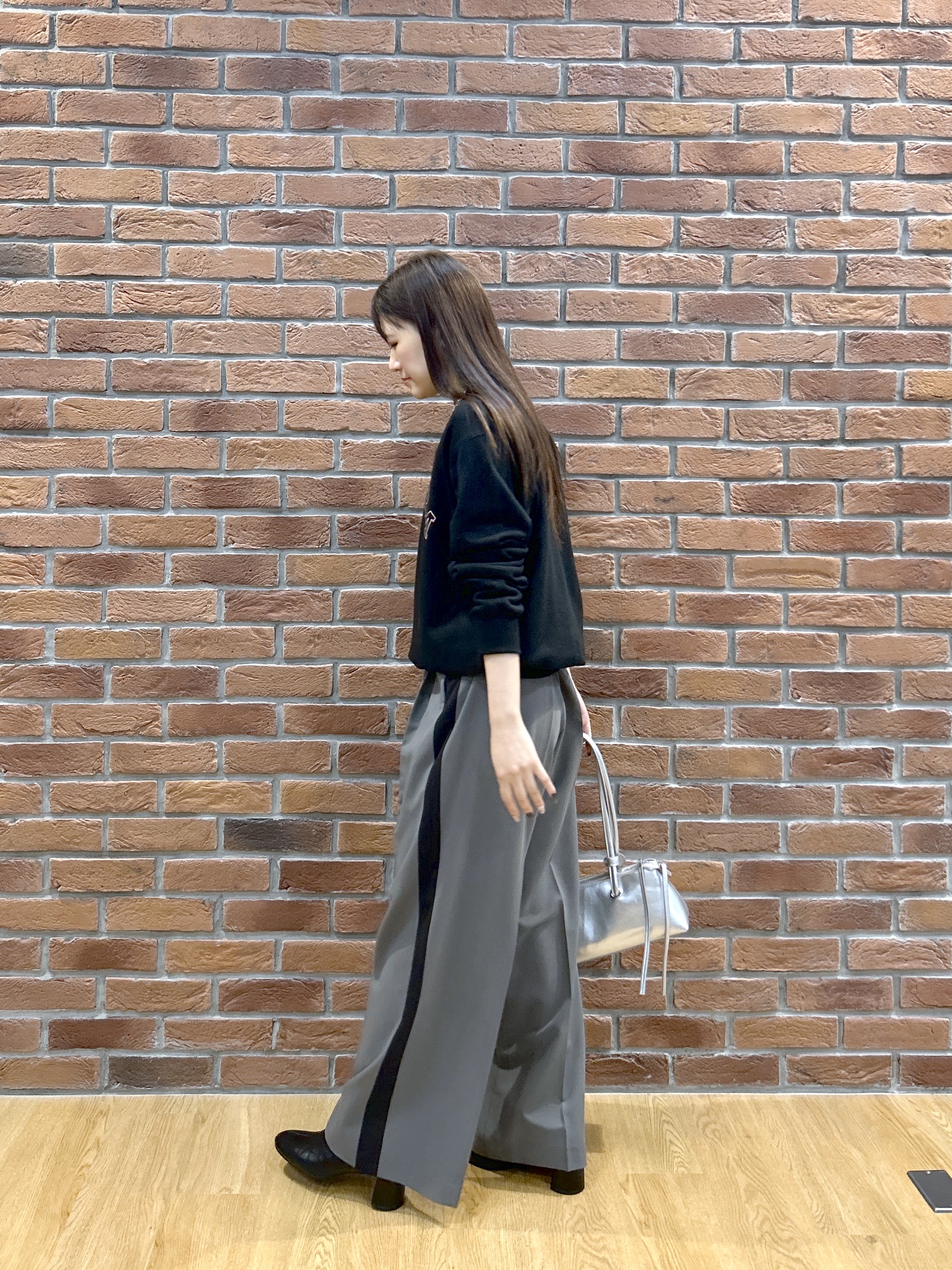 Renoさんの「INDIVI｜フォルムロゴスウェット」を使ったコーディネート