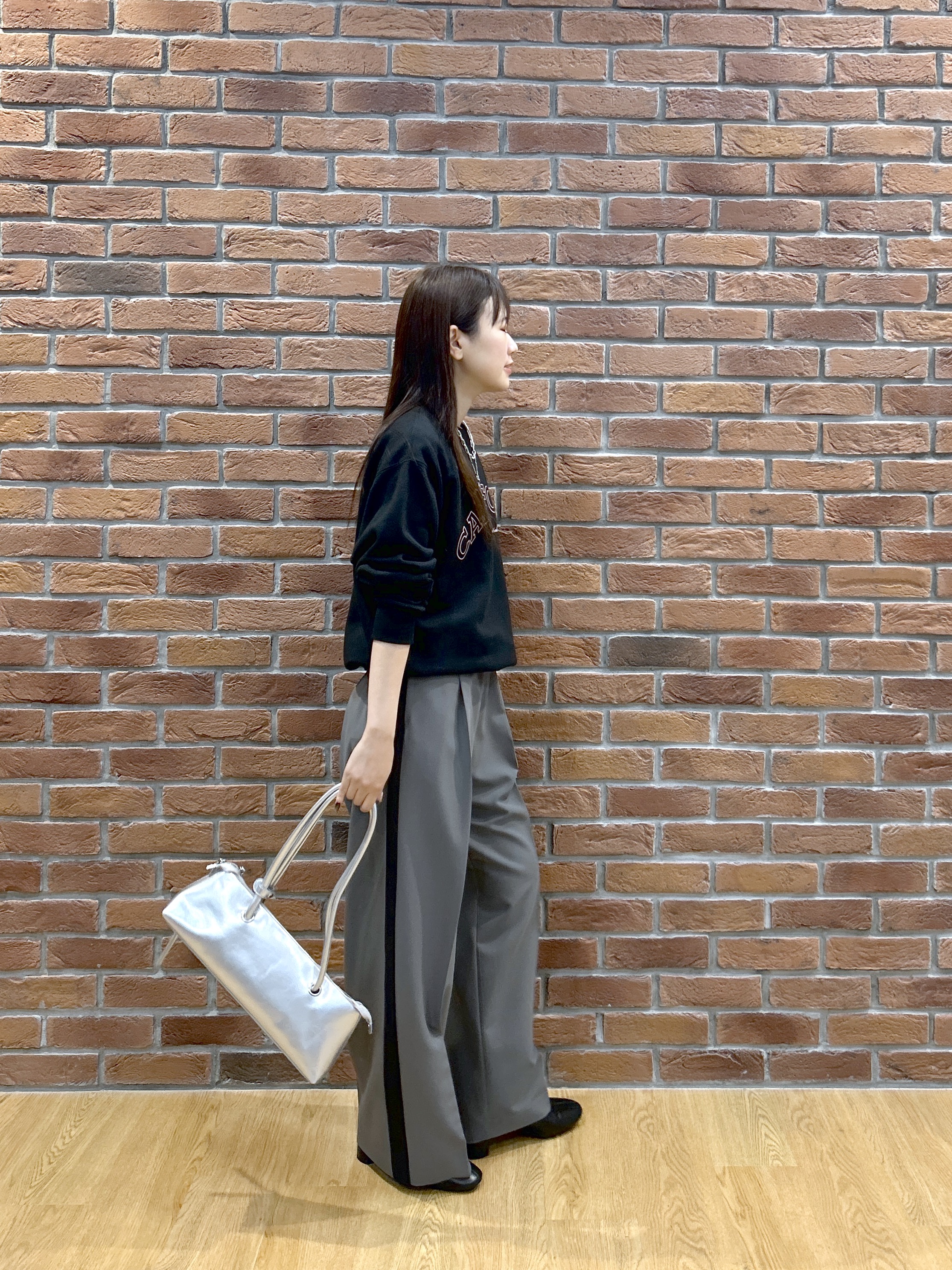 Renoさんの「INDIVI｜フォルムロゴスウェット」を使ったコーディネート