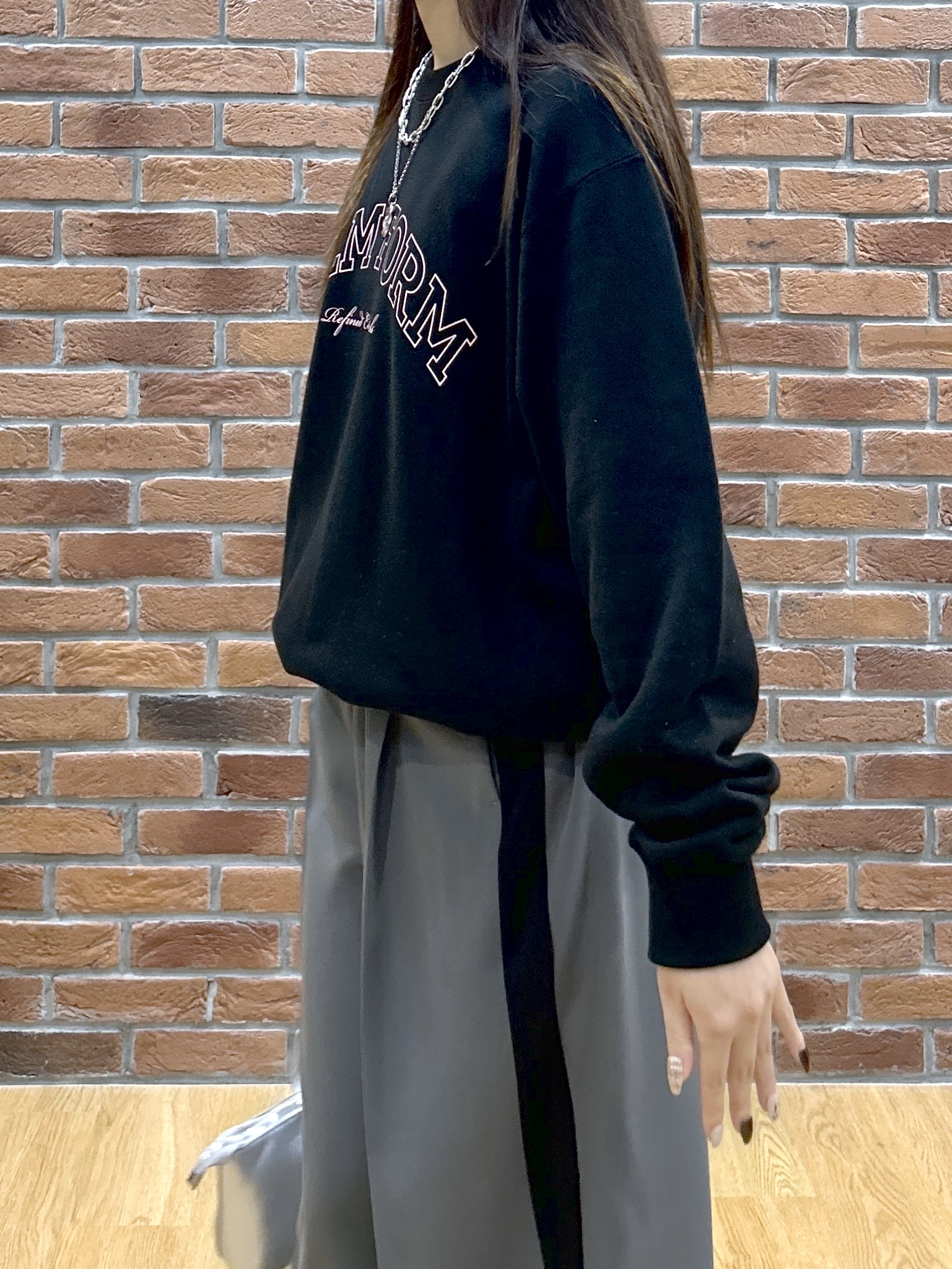 Renoさんの「INDIVI｜フォルムロゴスウェット」を使ったコーディネート