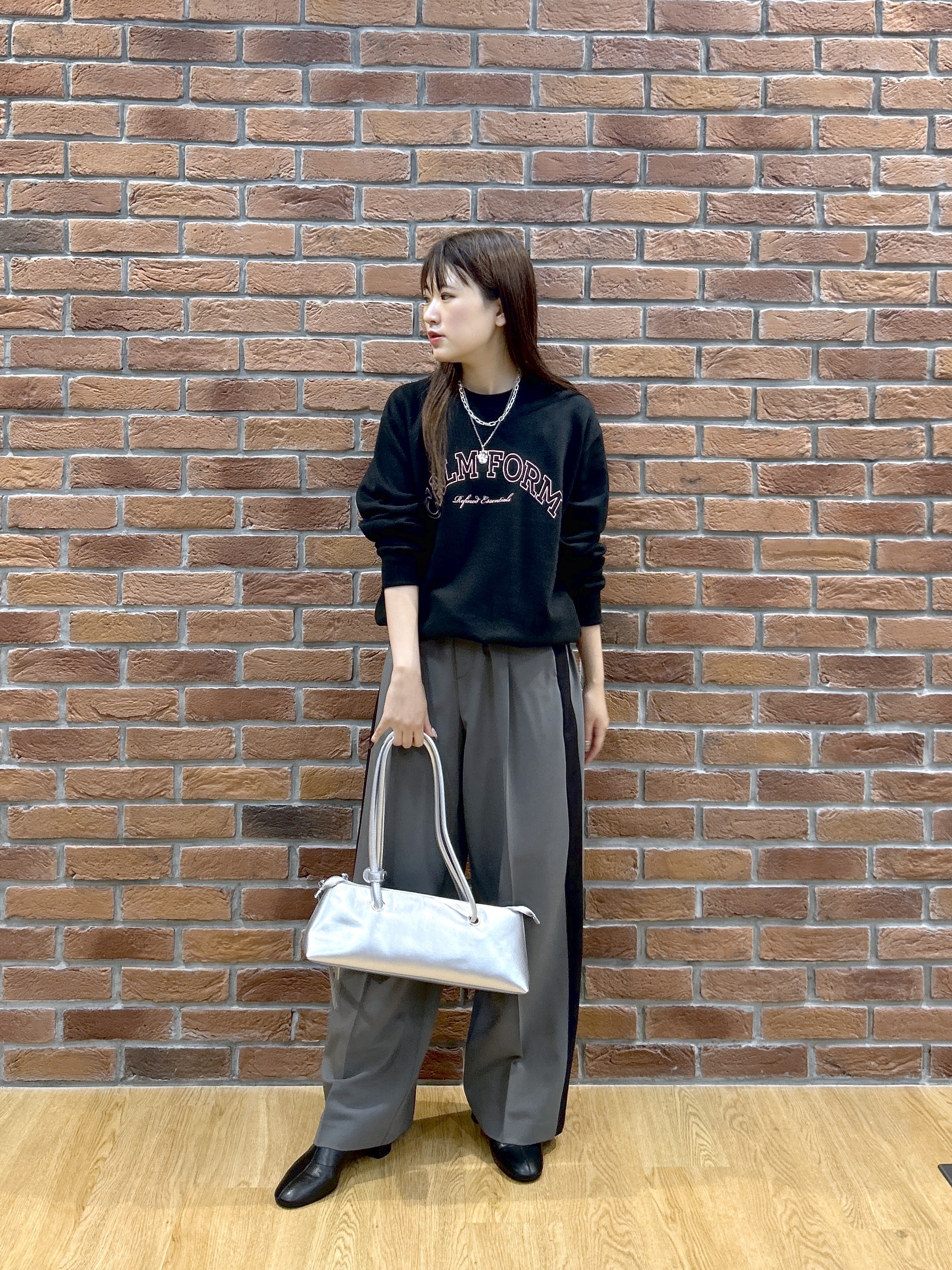 Renoさんの「INDIVI｜フォルムロゴスウェット」を使ったコーディネート