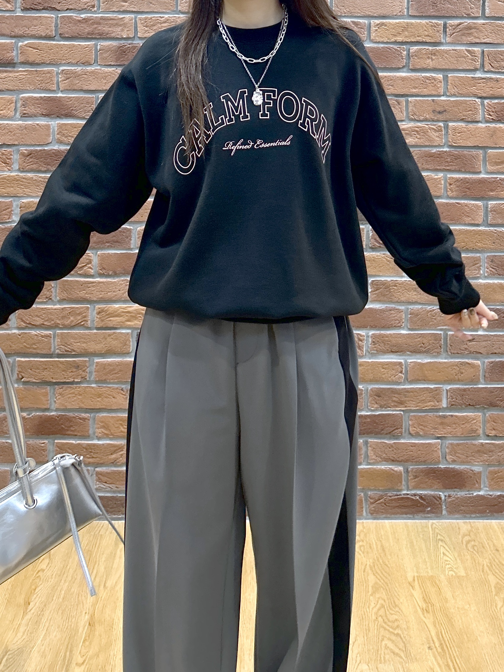 Renoさんの「INDIVI｜フォルムロゴスウェット」を使ったコーディネート