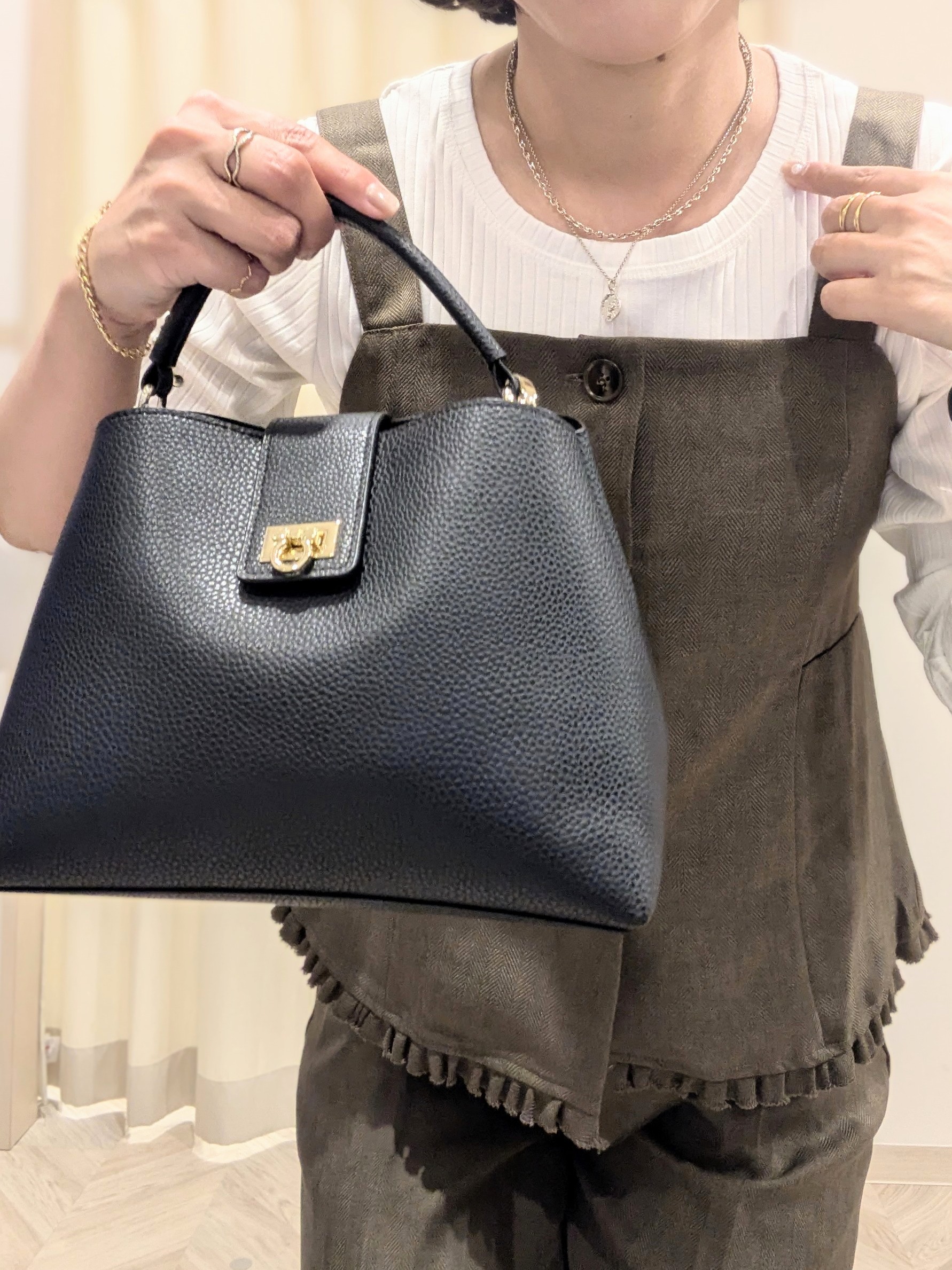 miyuさんの「SHOO･LA･RUE｜【2点セット／着方いろいろ】ビスチェ&times;センタープレスパンツ セットアップ」を使ったコーディネート
