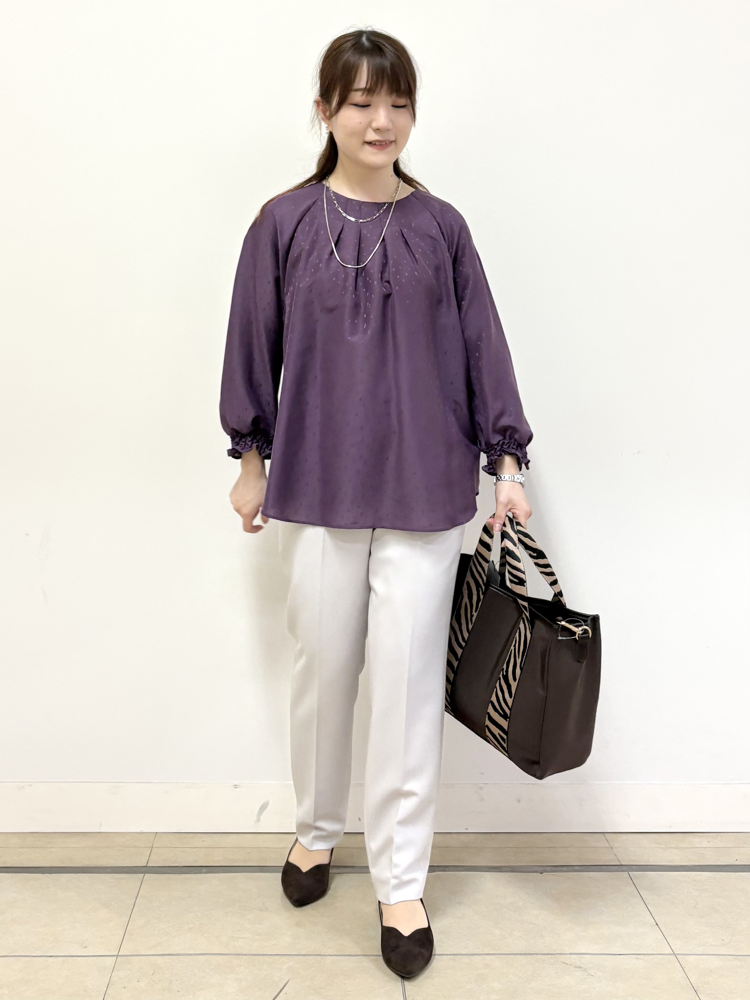 mikiさんの「Reflect｜タックデザイン ラグランスリーブブラウス」を使ったコーディネート