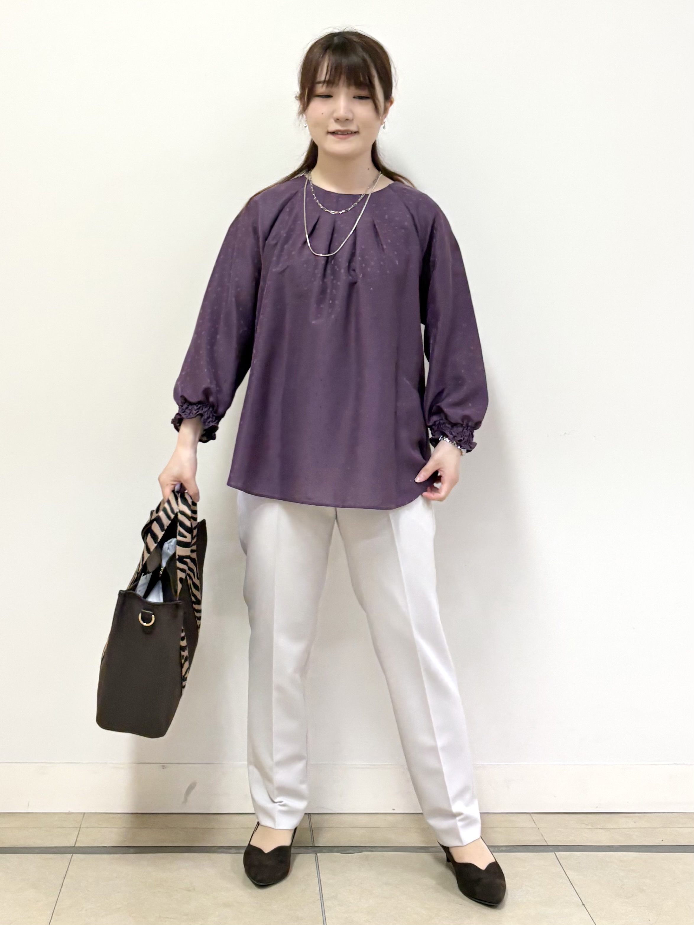 mikiさんの「Reflect｜タックデザイン ラグランスリーブブラウス」を使ったコーディネート