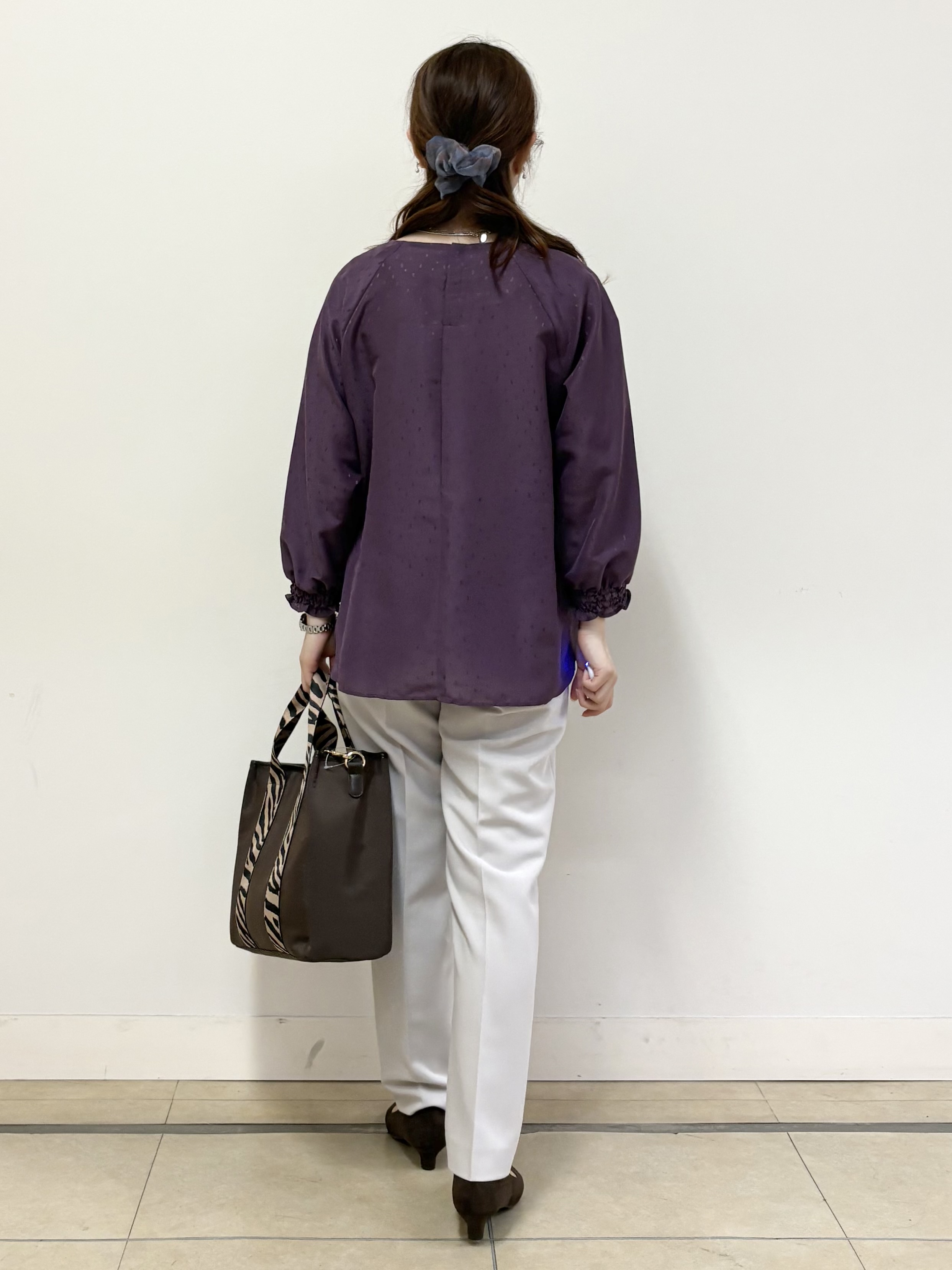 mikiさんの「Reflect｜タックデザイン ラグランスリーブブラウス」を使ったコーディネート