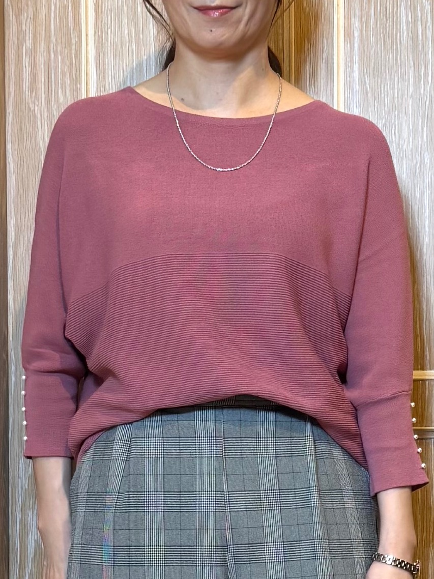 KAORIさんの「SHOO･LA･RUE｜【毛玉になりにくい】パール調ボタンが女性らしさをプラス ガーター切替 7分袖ドルマンニット」を使ったコーディネート