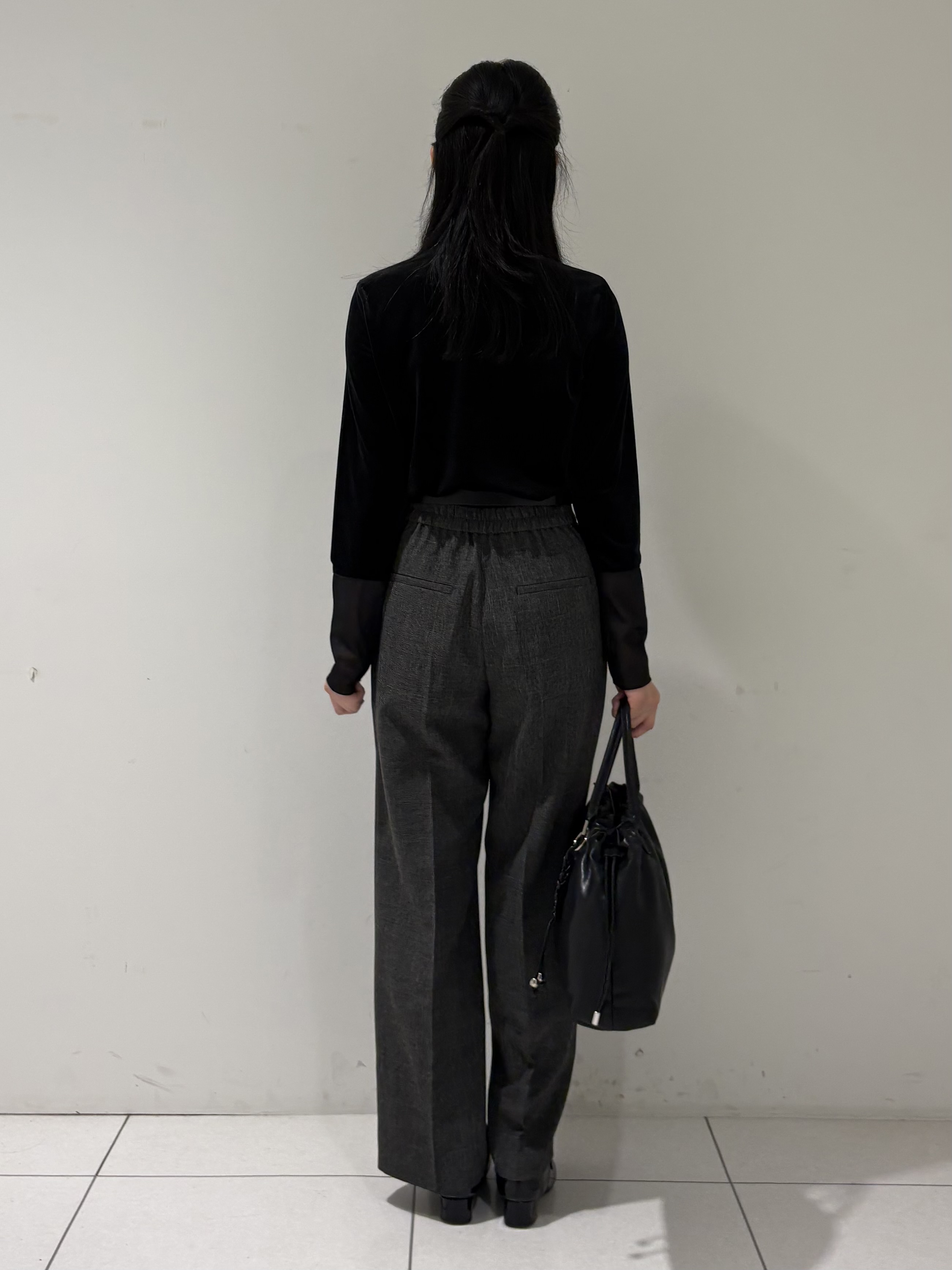 momokoさんの「INDIVI｜【レイヤード／袖口シアー／日本製】ベロアジャージトップス」を使ったコーディネート