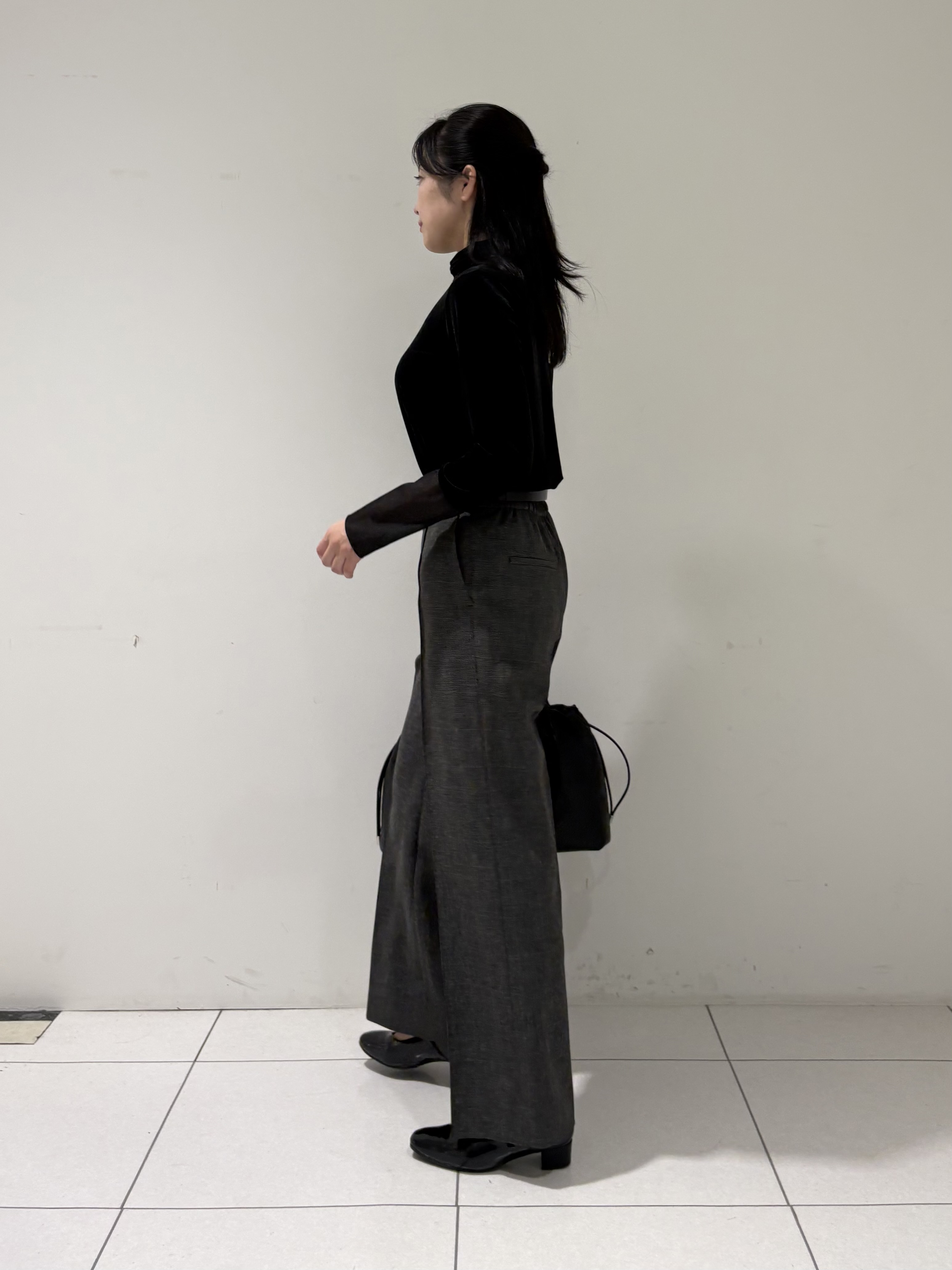 momokoさんの「INDIVI｜【レイヤード／袖口シアー／日本製】ベロアジャージトップス」を使ったコーディネート