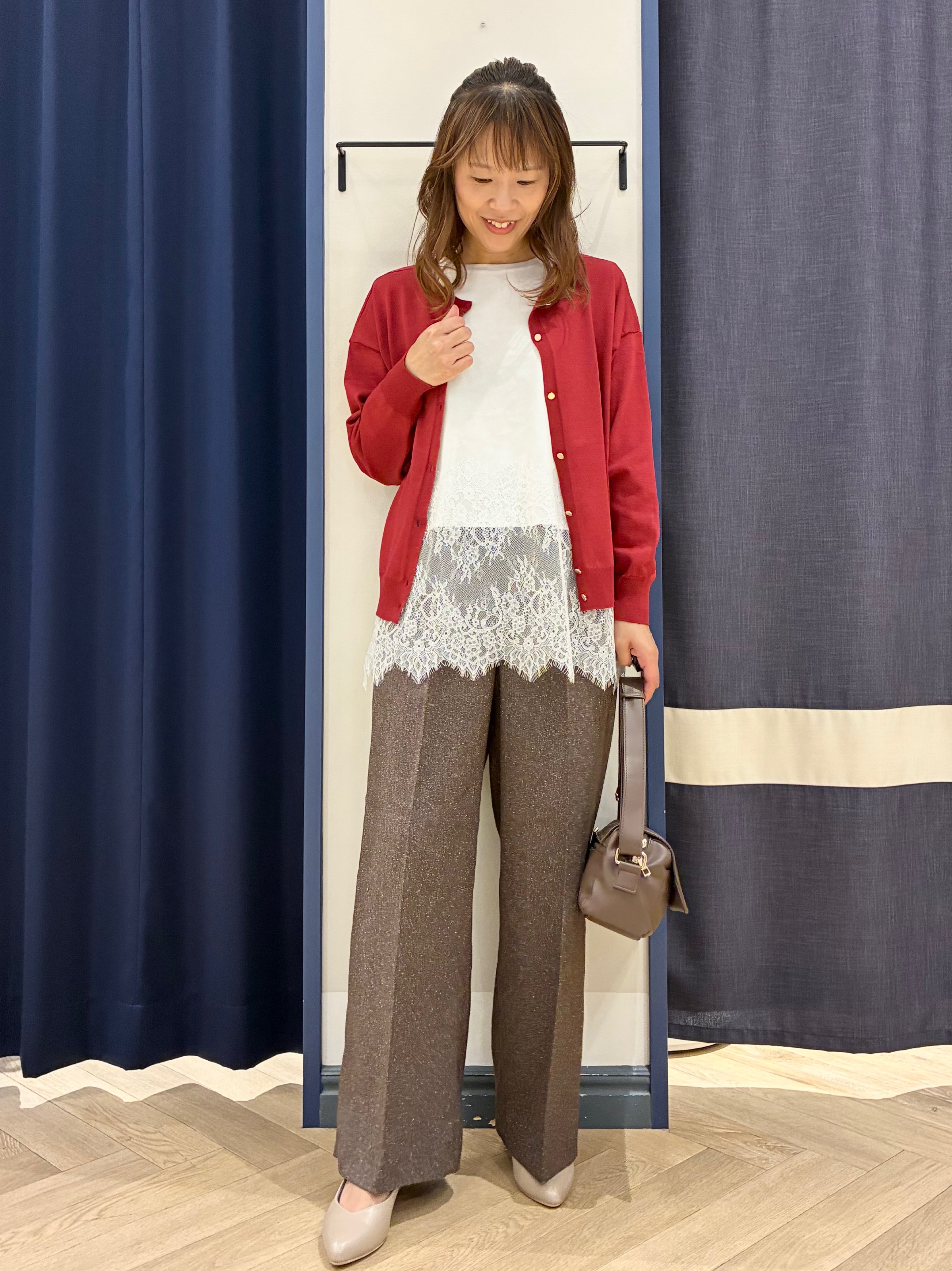 Orikaさんの「grove｜【前後2WAY】さりげなく、上品にきらめく ニットカーディガン」を使ったコーディネート