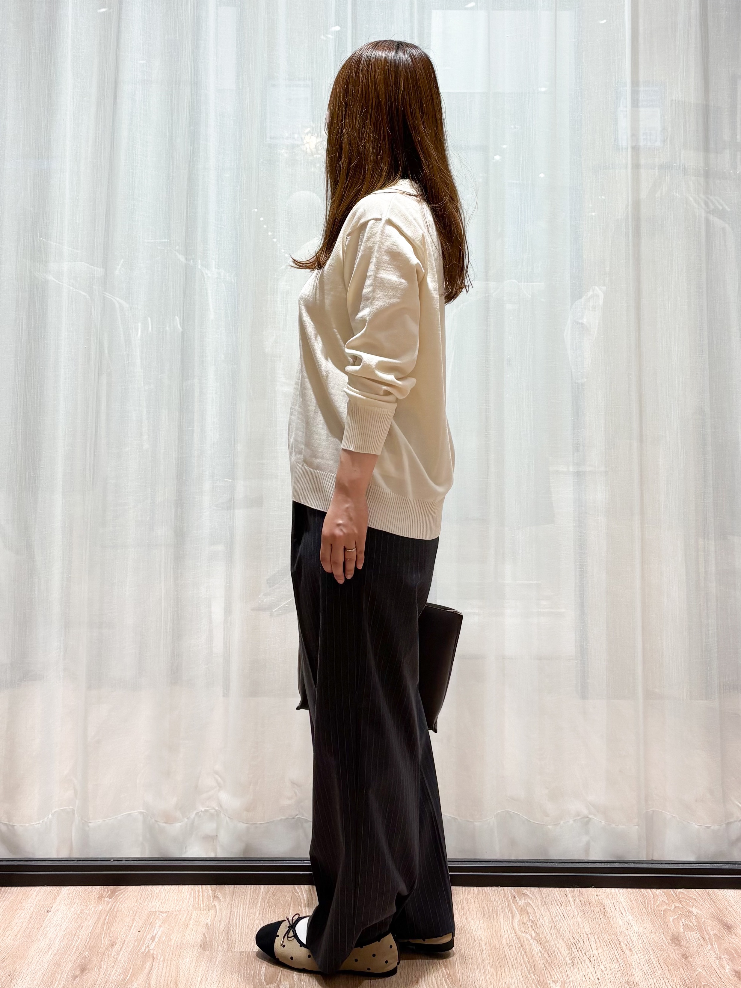 かなさんの「OPAQUE.CLIP｜レース付きVネックニット【洗濯機OK】」を使ったコーディネート