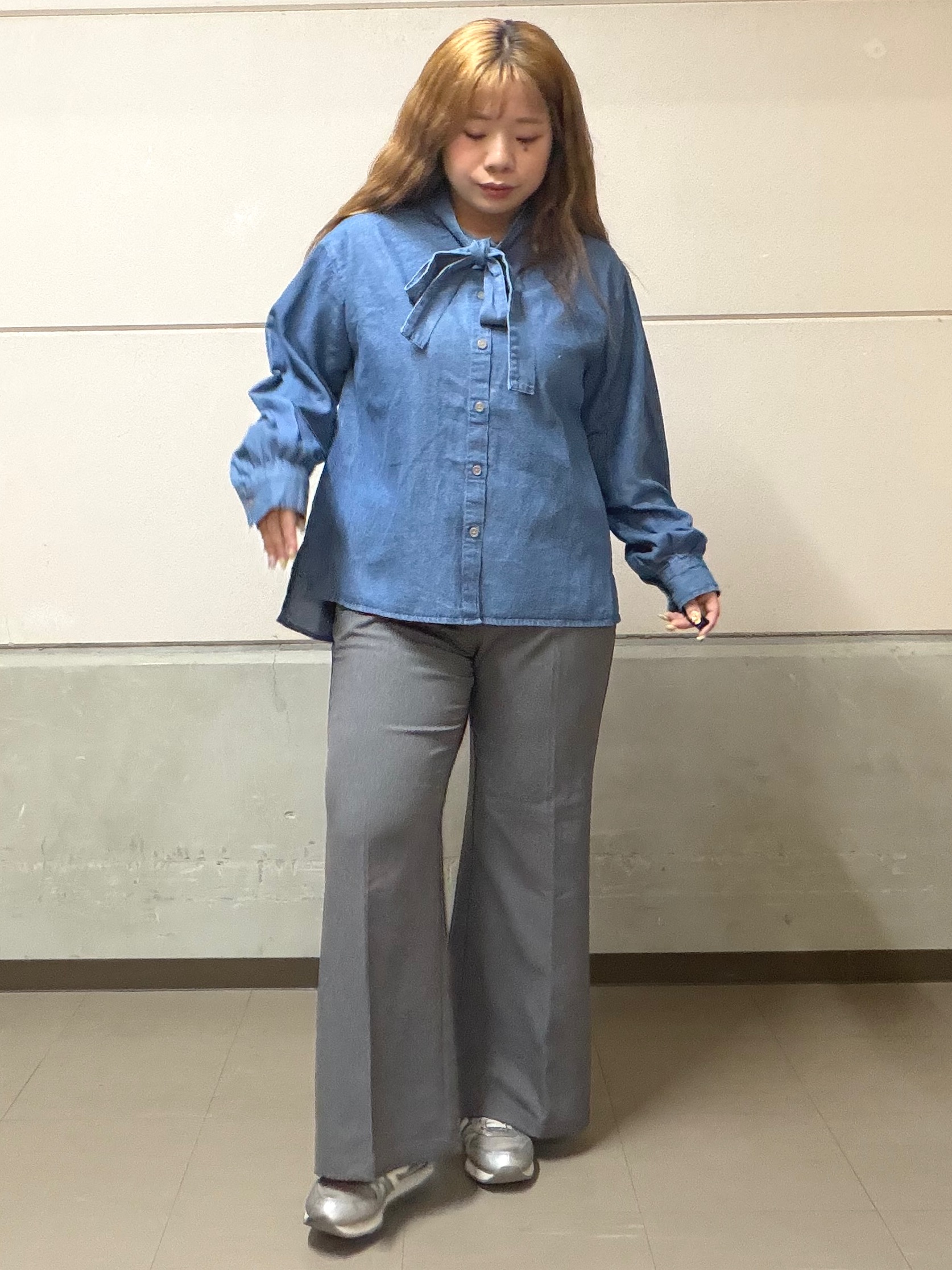 まちゃんなちゃんさんの「SHOO･LA･RUE｜【洗濯機可】重ねるだけで華やかに。ポンポンシャギーベスト」を使ったコーディネート