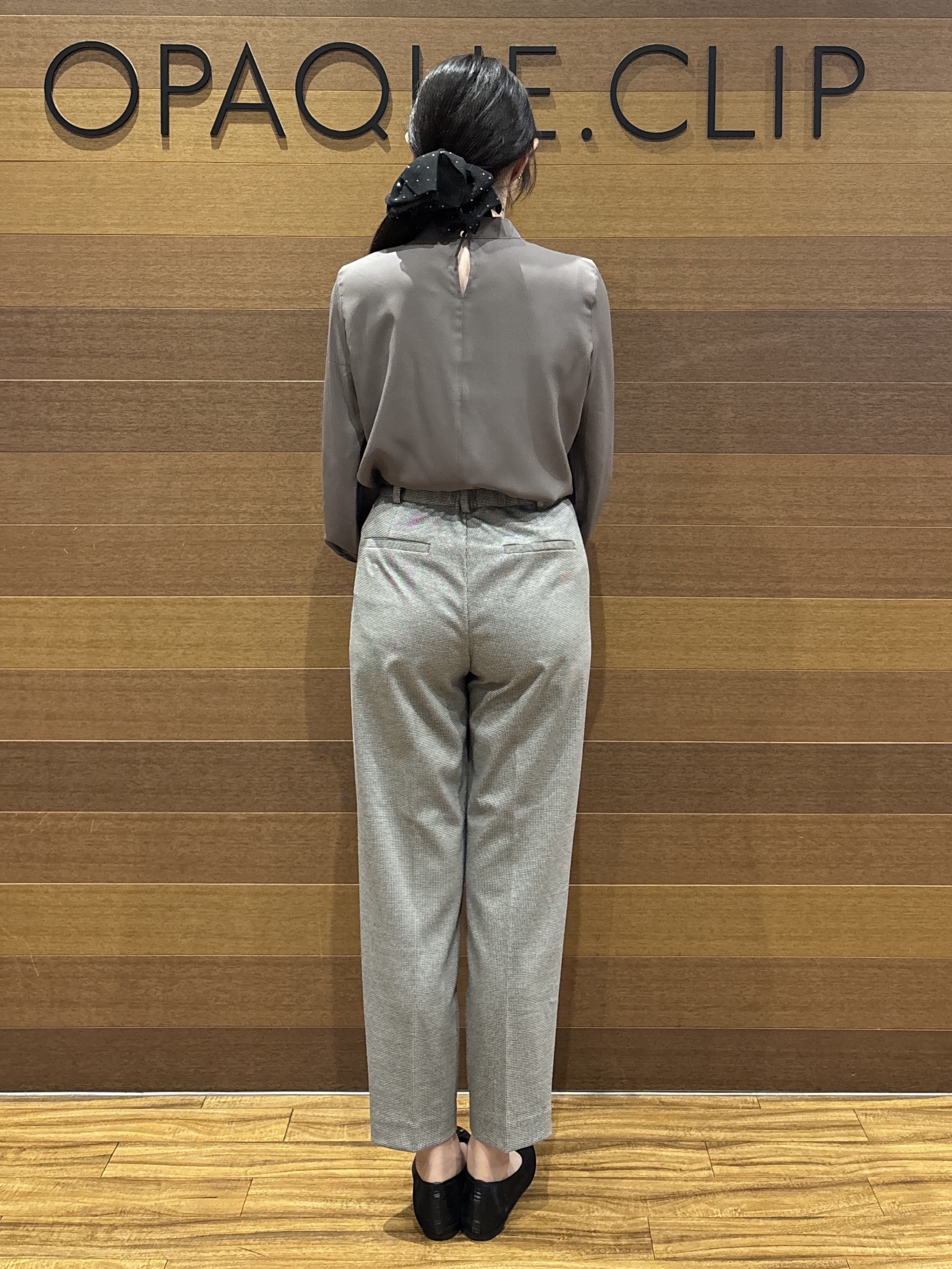 わかなさんの「OPAQUE.CLIP｜ゴールドモチーフ付きボウタイブラウス【洗濯機OK／イージーアイロン】」を使ったコーディネート