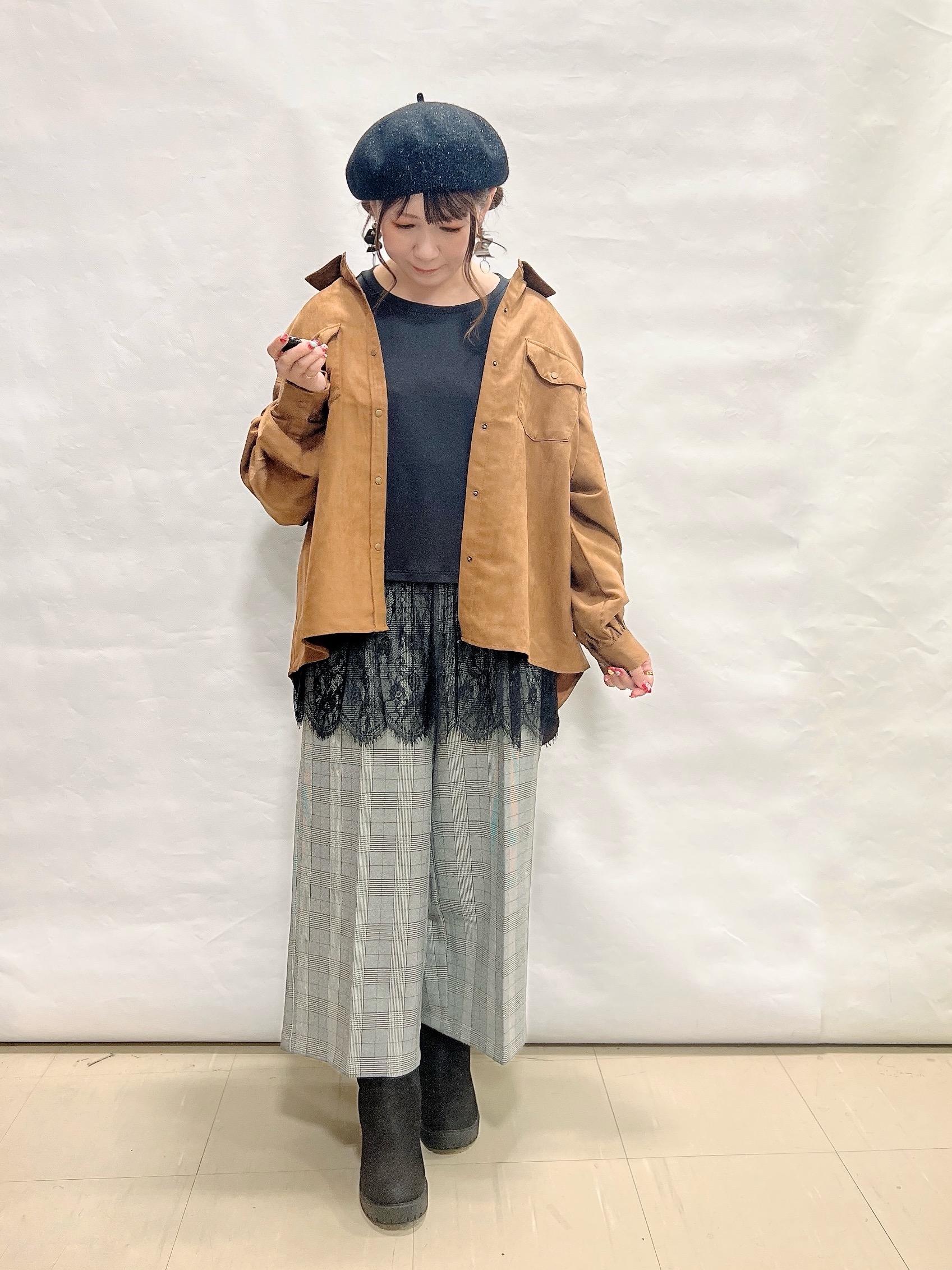 YUIさんの「SHOO･LA･RUE｜【S-LL/洗濯機可】なめらかさが心地いい。スエード調ポケットシャツ」を使ったコーディネート