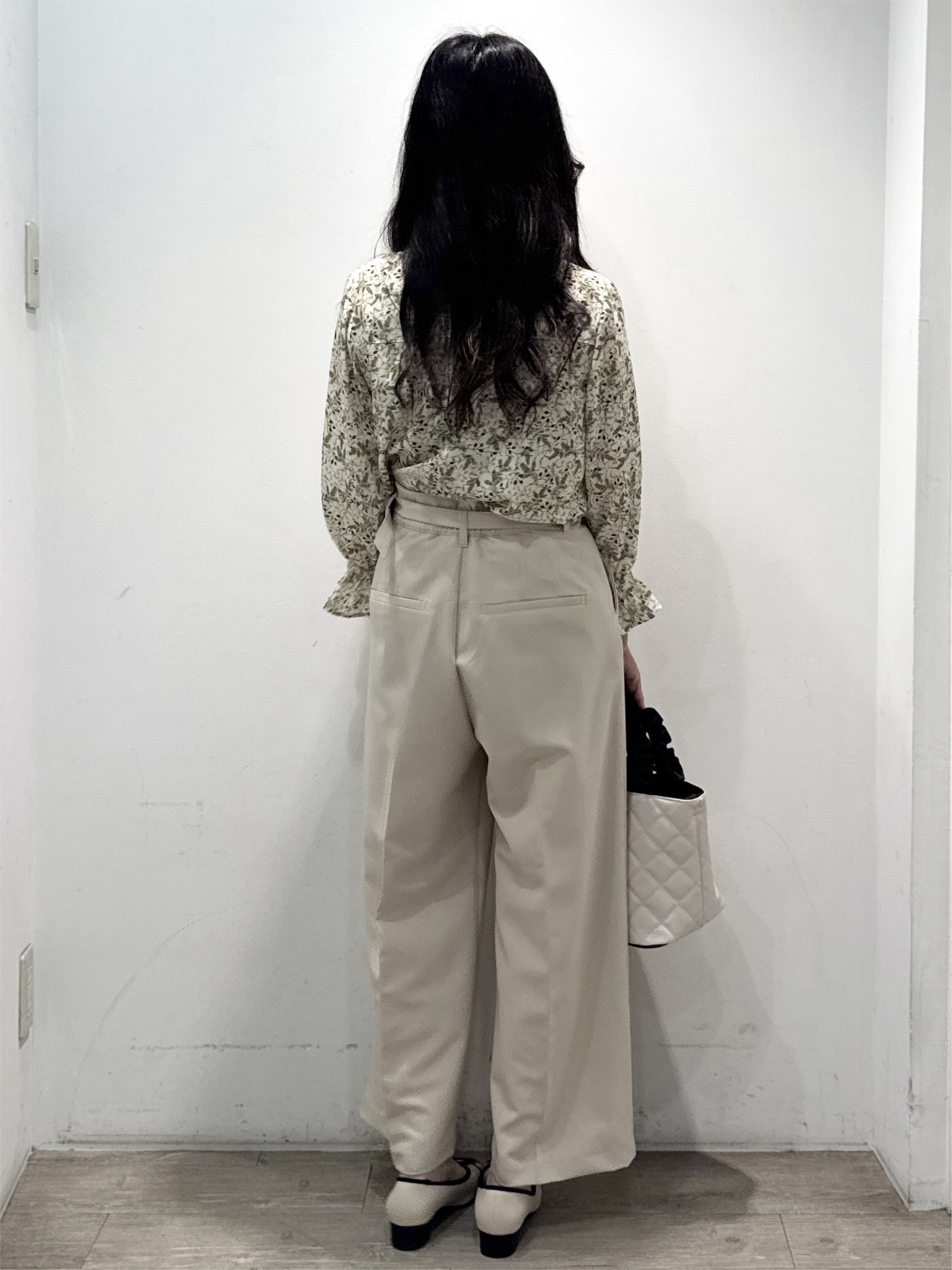 yuicciさんの「OPAQUE.CLIP｜◆【日比谷花壇コラボ】ボタニカルフリルネックブラウス【洗濯機OK／イージーアイロン／防シワ】」を使ったコーディネート