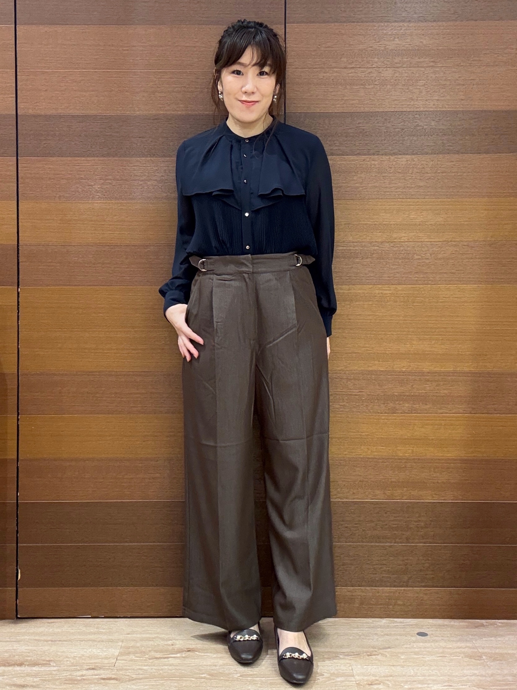 maichiさんの「OPAQUE.CLIP｜プリーツレイヤードバンドカラーブラウス【洗濯機OK／イージーアイロン／防シワ】」を使ったコーディネート