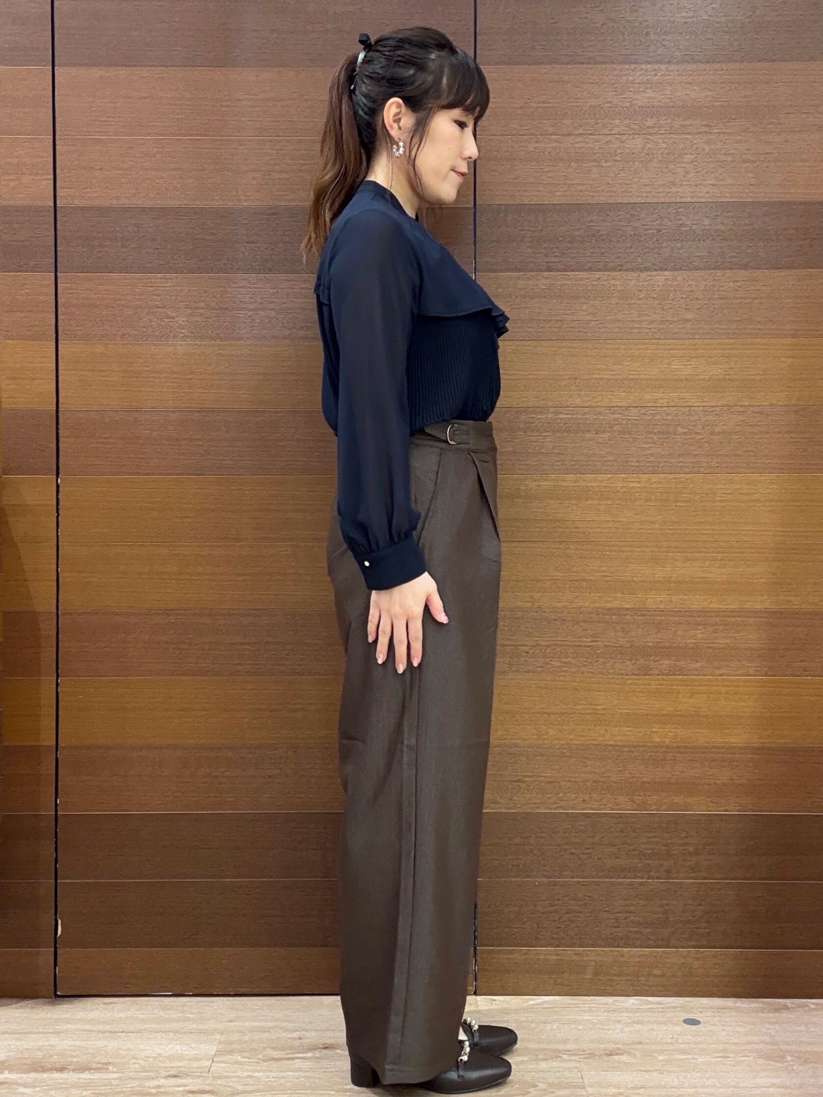 maichiさんの「OPAQUE.CLIP｜プリーツレイヤードバンドカラーブラウス【洗濯機OK／イージーアイロン／防シワ】」を使ったコーディネート