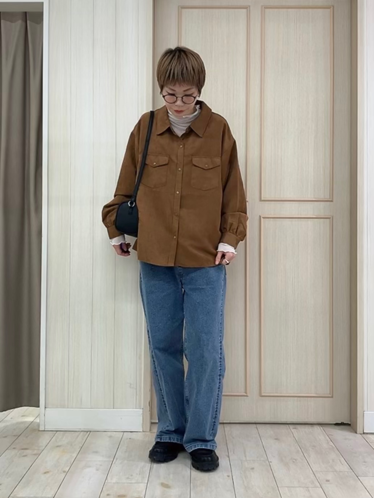 Turnerさんの「SHOO･LA･RUE｜【S-LL/洗濯機可】なめらかさが心地いい。スエード調ポケットシャツ」を使ったコーディネート