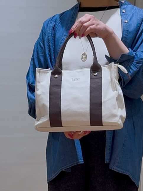 Harukaさんの「grove｜軽やかなデニムで、女性らしく　ピンタックデニムダンガリーブラウス」を使ったコーディネート