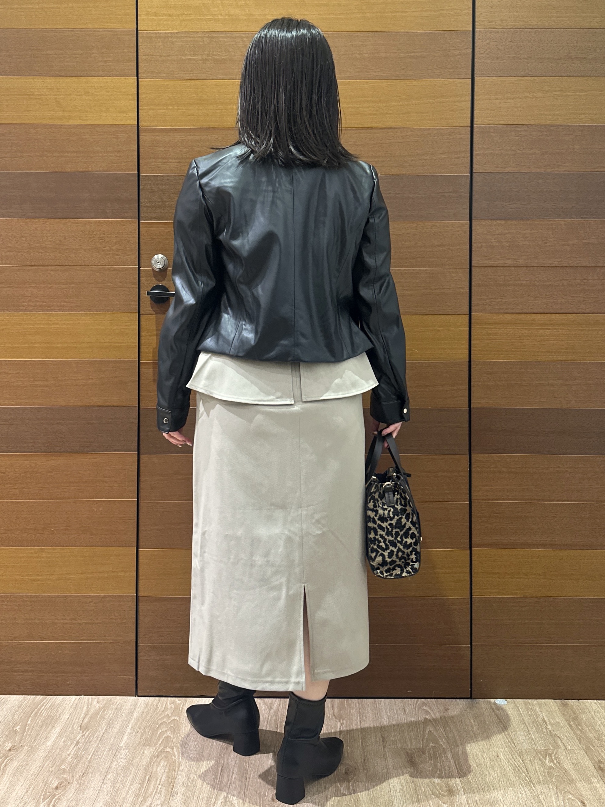 Minさんの「OPAQUE.CLIP｜【洗える】レザー調／スウェード風ノーカラーブルゾン」を使ったコーディネート