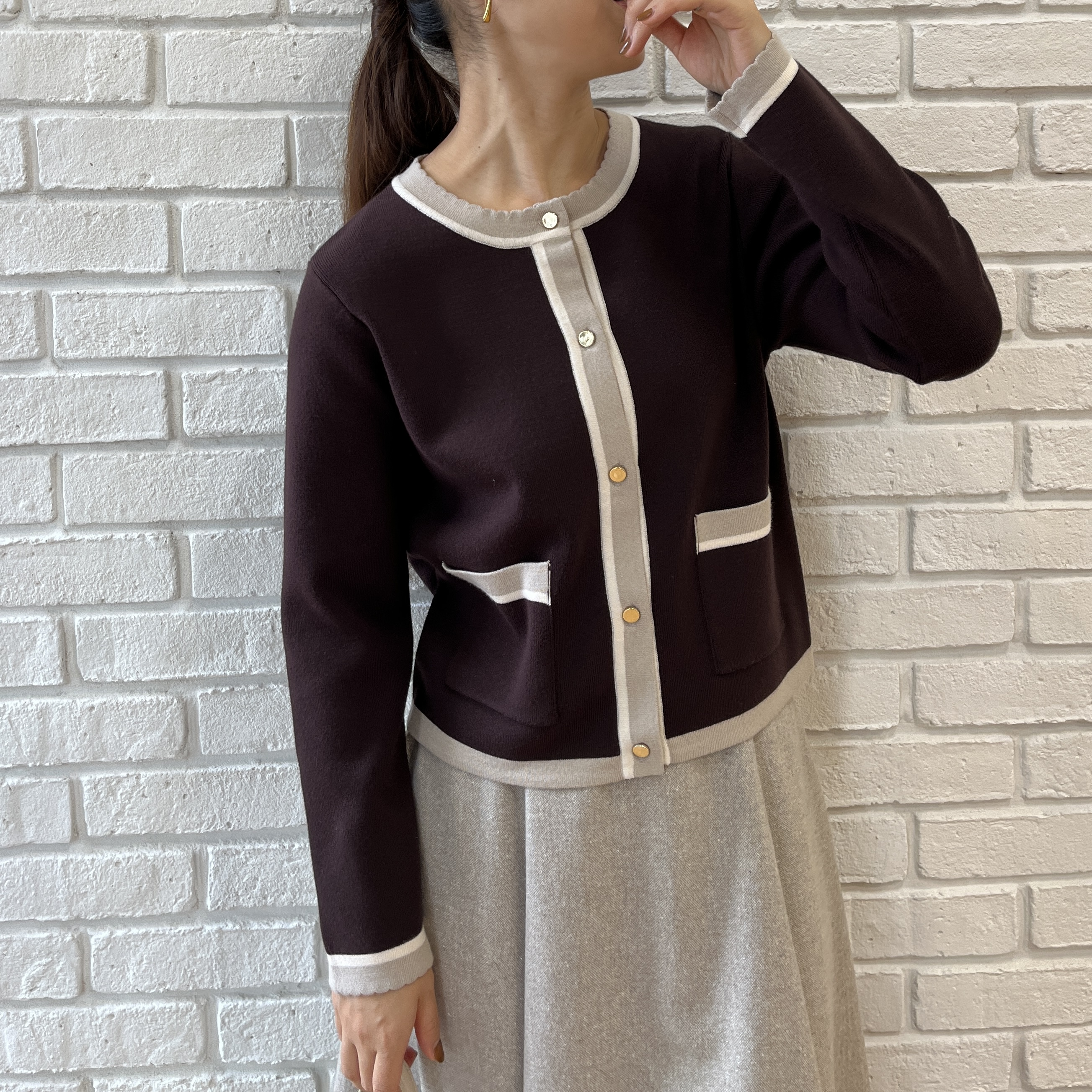makiさんの「Couture brooch｜【一枚で主役級】配色総針スカラカーディガン」を使ったコーディネート