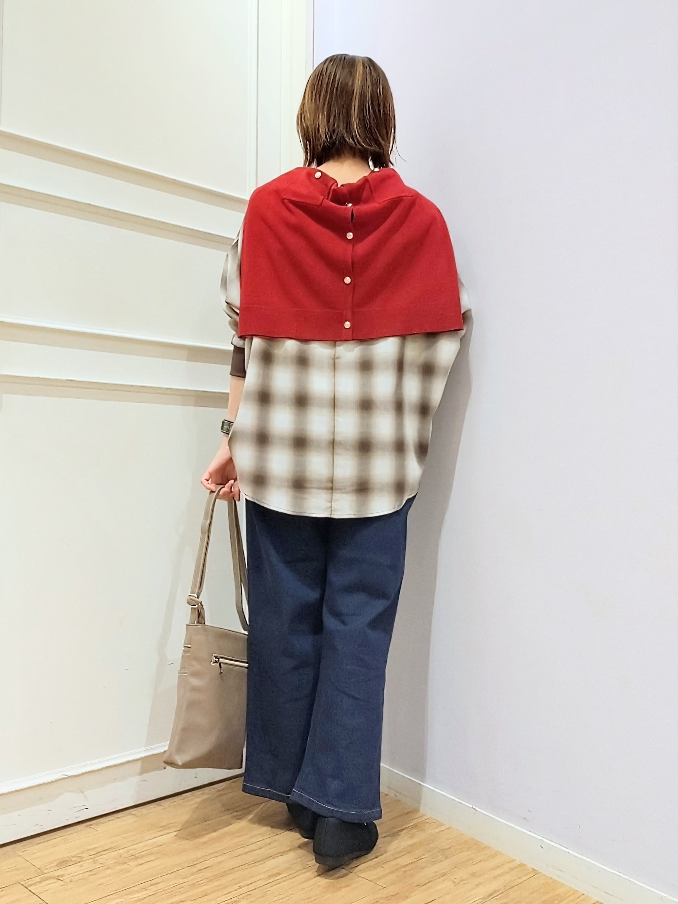miomioさんの「SHOO･LA･RUE｜【洗濯機可/S-LL】金ボタンが上品に。さらさらタッチカーディガン」を使ったコーディネート