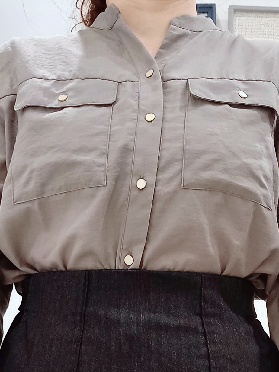 miiさんの「grove｜顔周りをすっきり見せる バンドカラースキッパーシャツ」を使ったコーディネート