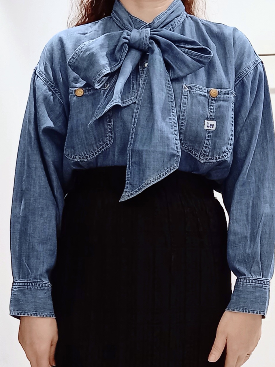 miiさんの「grove｜【Lee&times;grove別注】DENIM BOWTIE SHIRTS」を使ったコーディネート