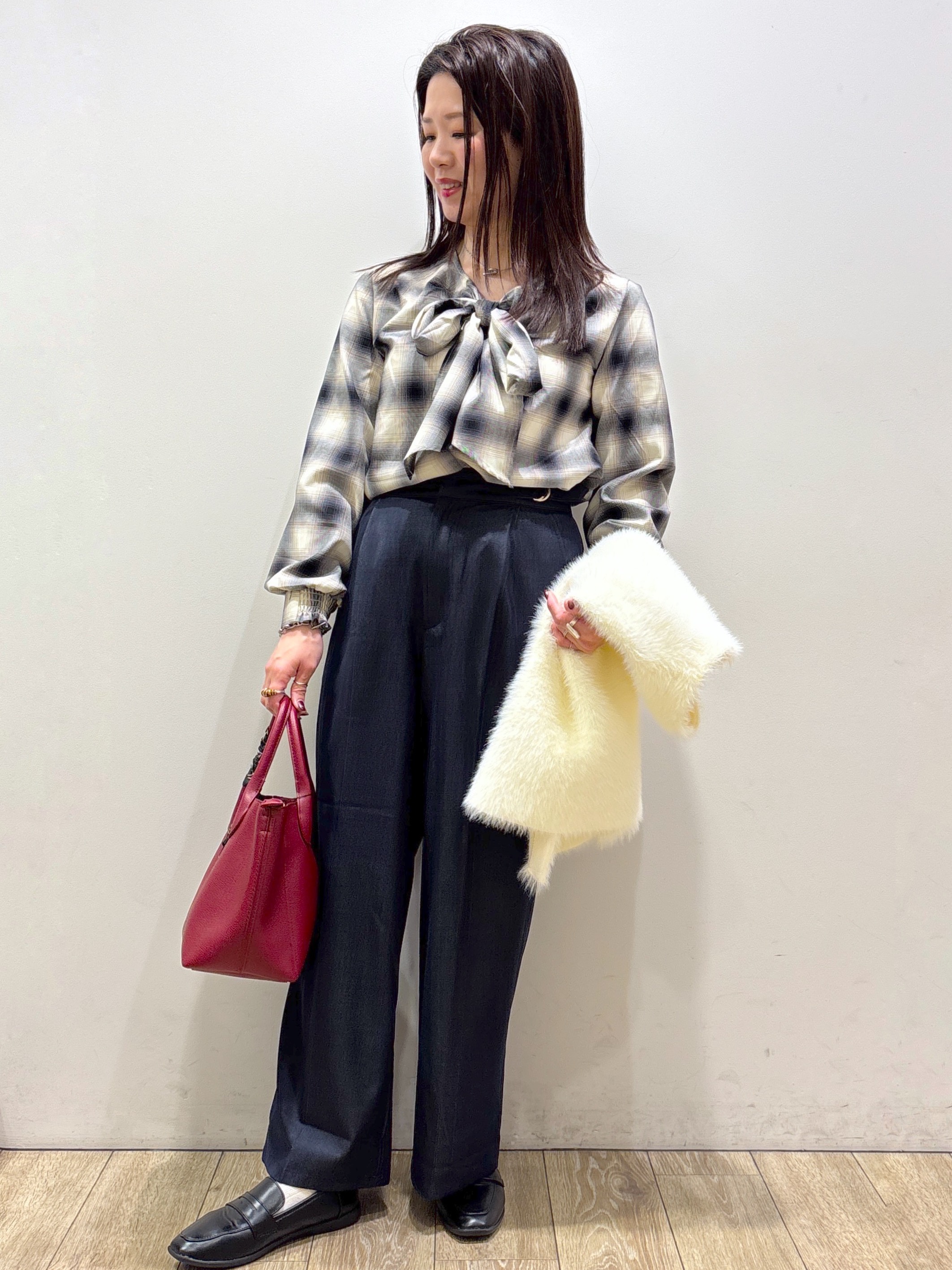 mameさんの「index｜【チェック／無地】ボウタイブラウス《洗濯機OK／イージーアイロン》」を使ったコーディネート