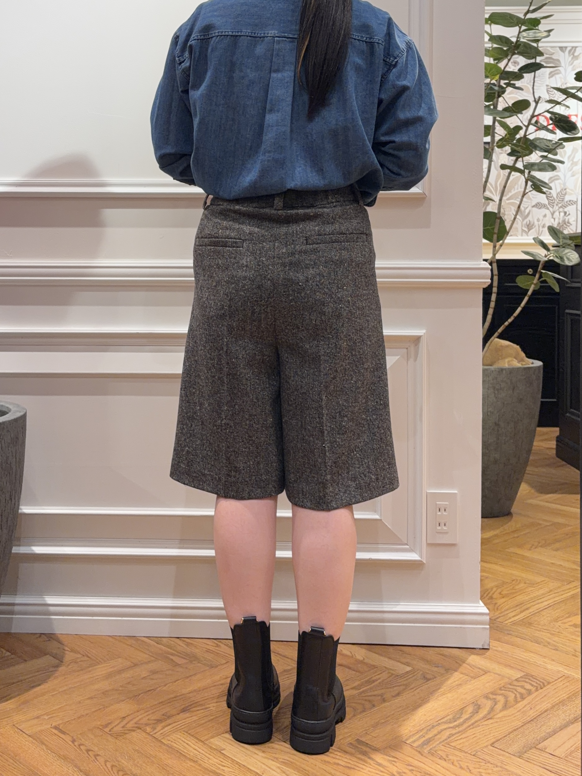 SAKAIさんの「DRESSTERIOR｜【取り外し可能】2WAY ボウタイデニムシャツ」を使ったコーディネート
