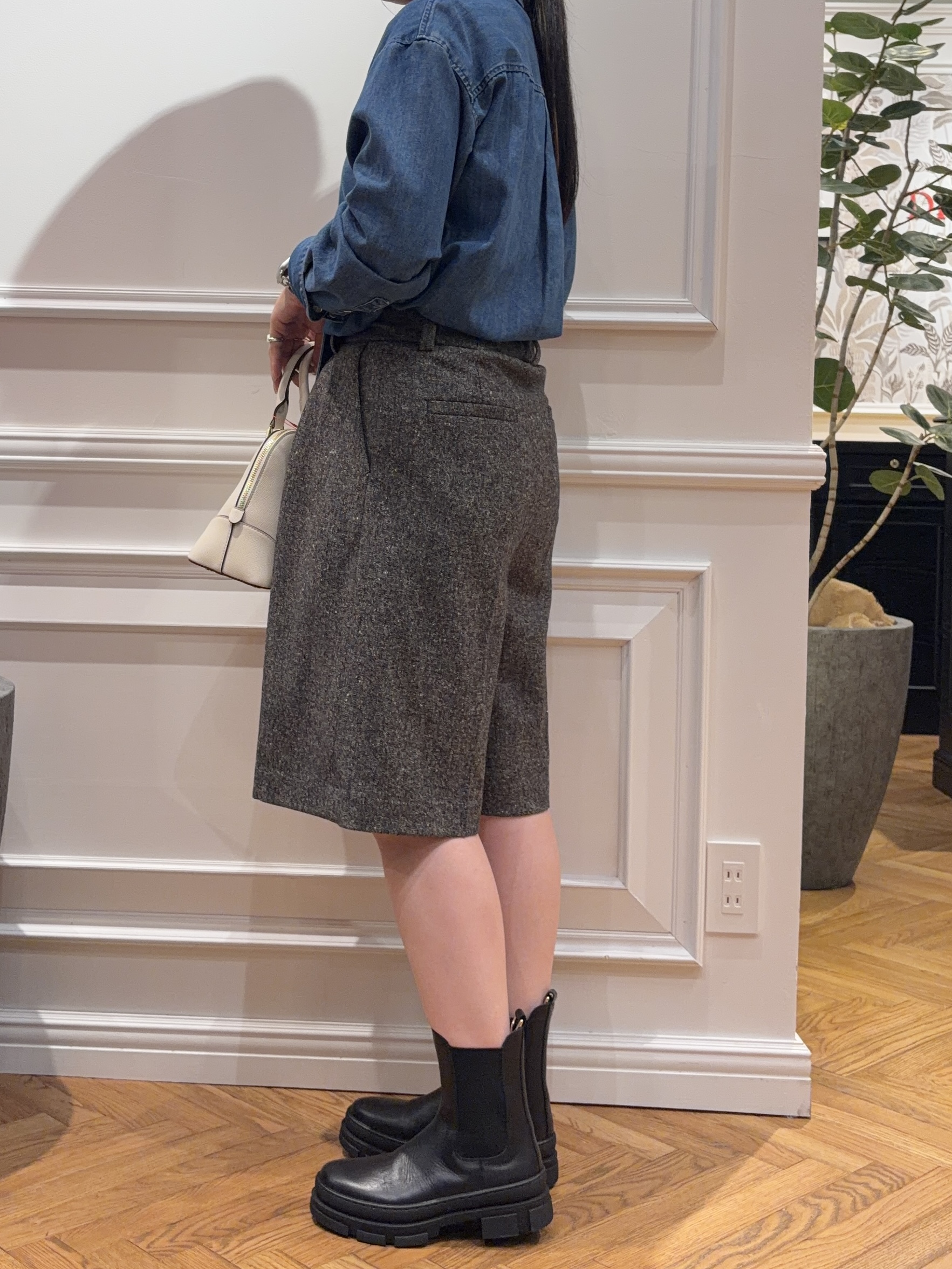 SAKAIさんの「DRESSTERIOR｜【取り外し可能】2WAY ボウタイデニムシャツ」を使ったコーディネート