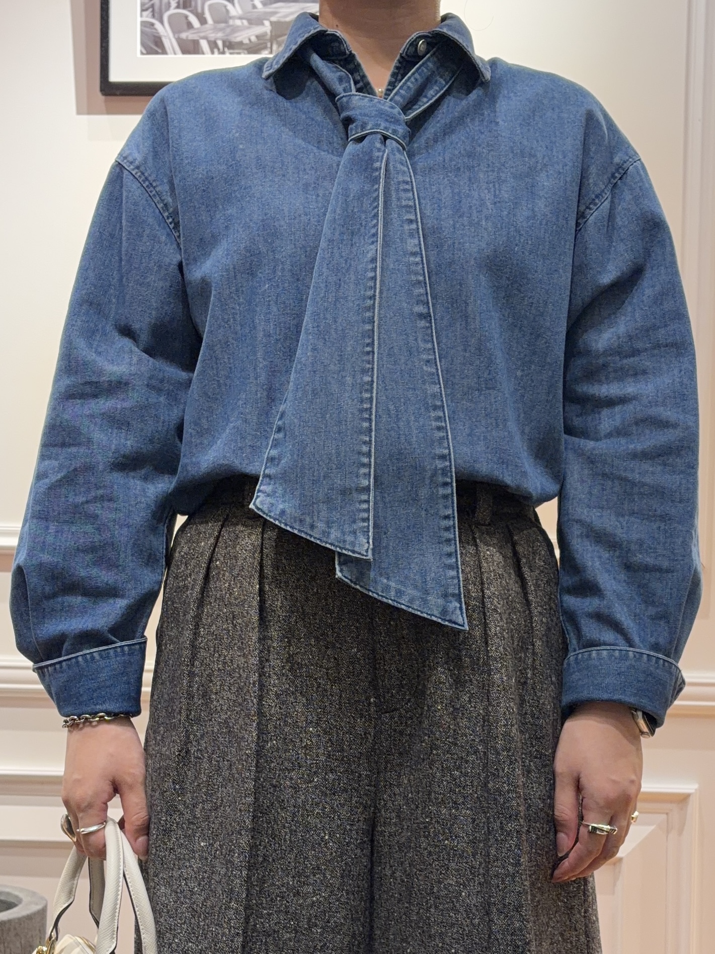 SAKAIさんの「DRESSTERIOR｜【取り外し可能】2WAY ボウタイデニムシャツ」を使ったコーディネート