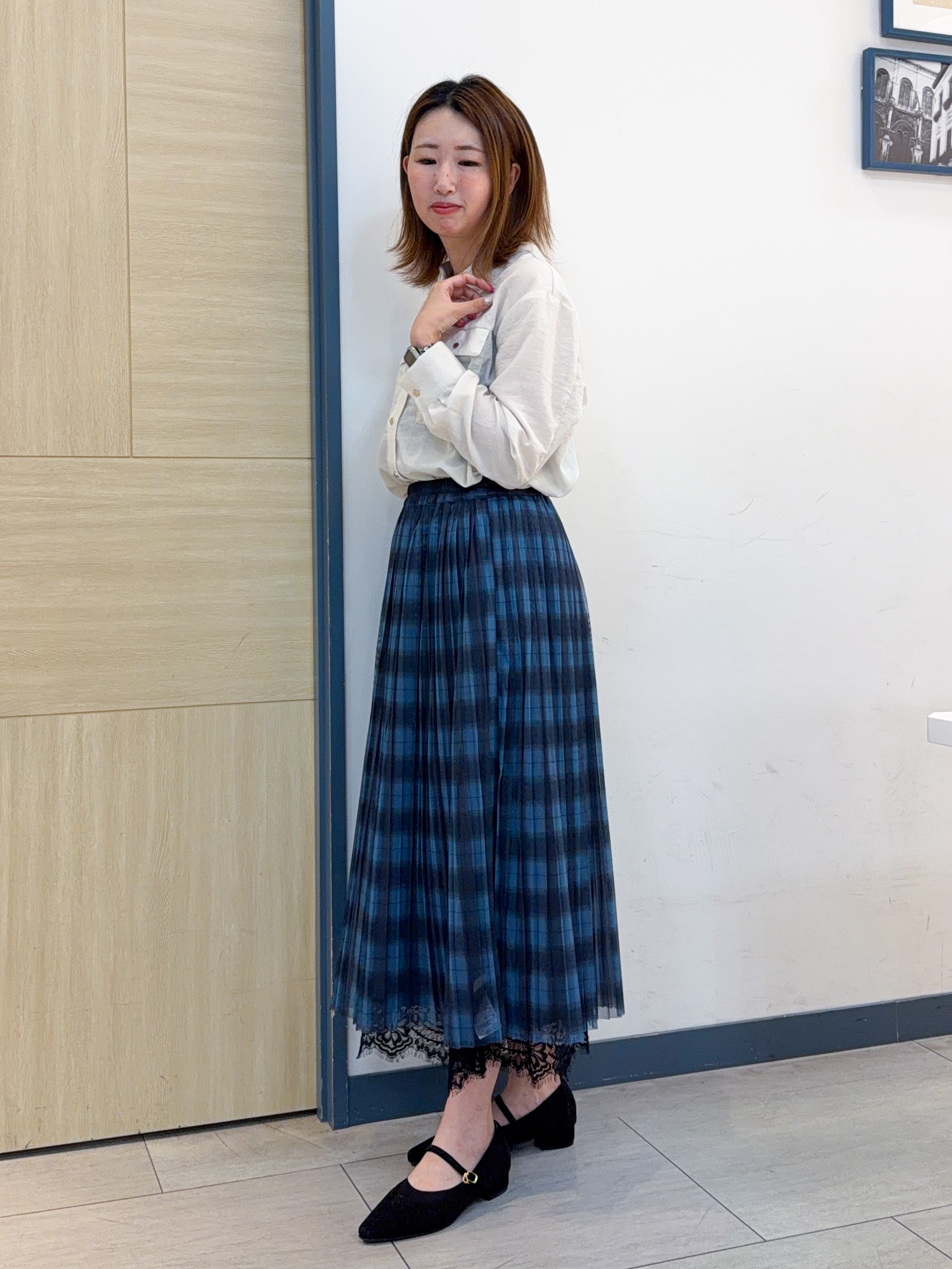 nanaさんの「grove｜顔周りをすっきり見せる バンドカラースキッパーシャツ」を使ったコーディネート