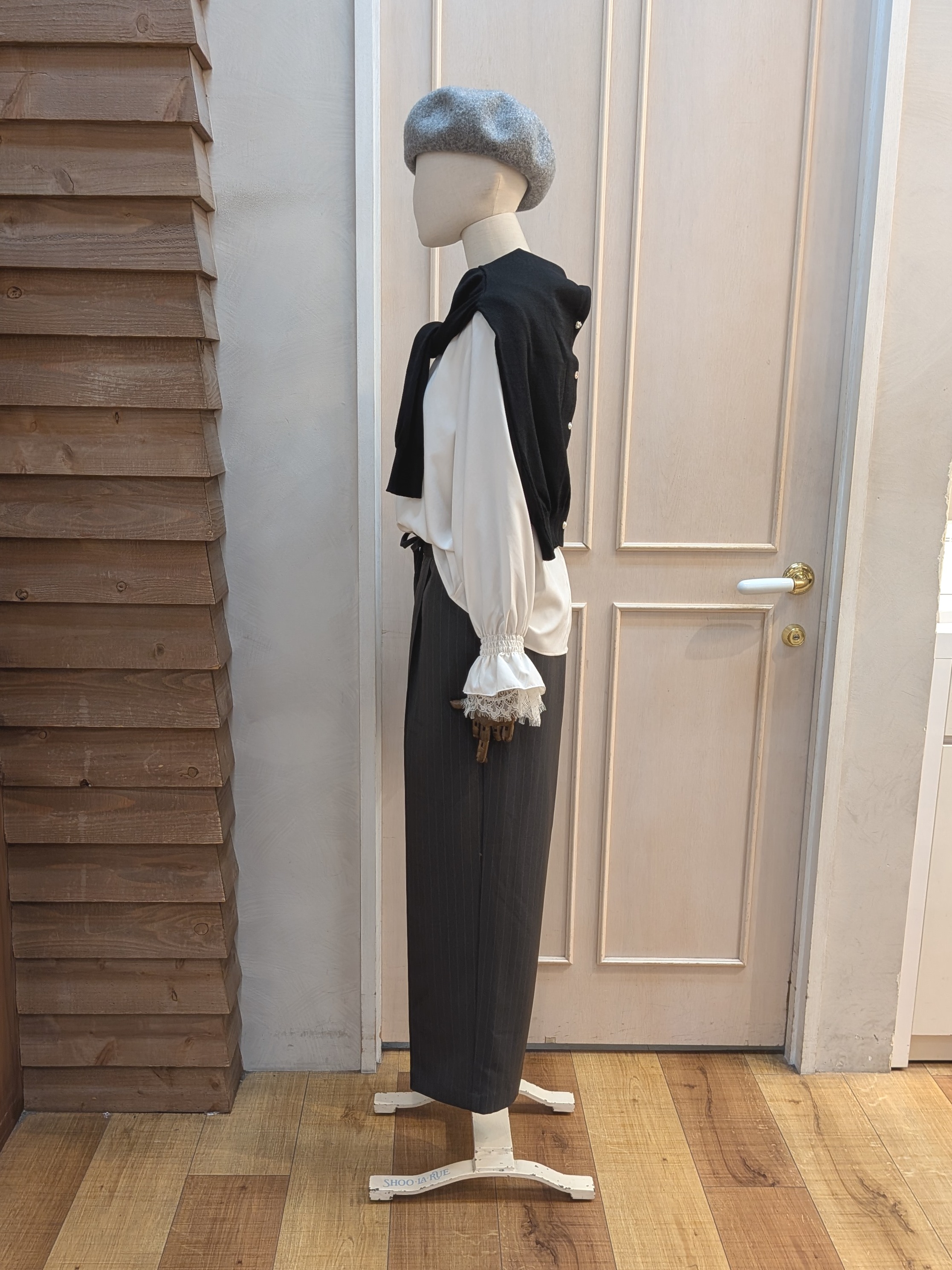 kawaさんの「SHOO･LA･RUE｜【S-LL/洗濯機可】お袖レースで華やぐ。フェミニンブラウス」を使ったコーディネート