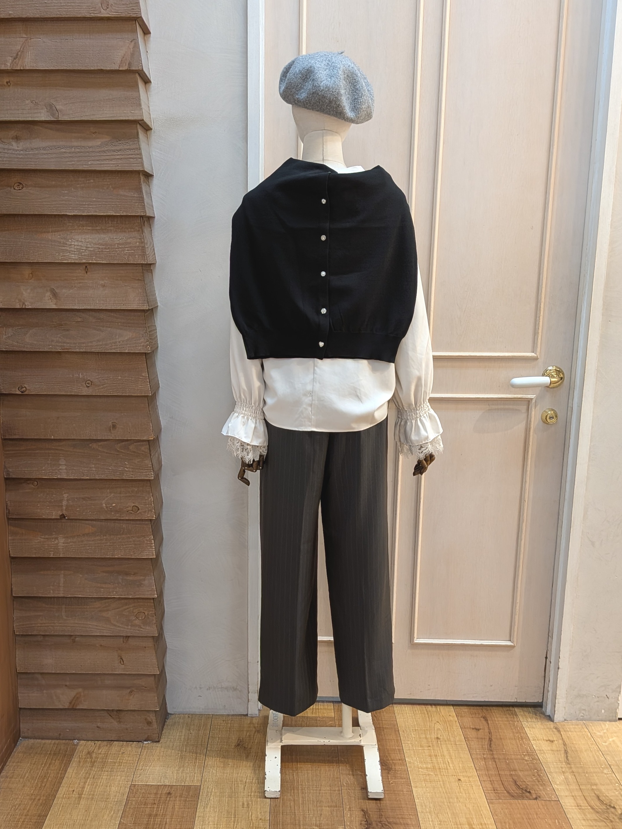 kawaさんの「SHOO･LA･RUE｜【S-LL/洗濯機可】お袖レースで華やぐ。フェミニンブラウス」を使ったコーディネート