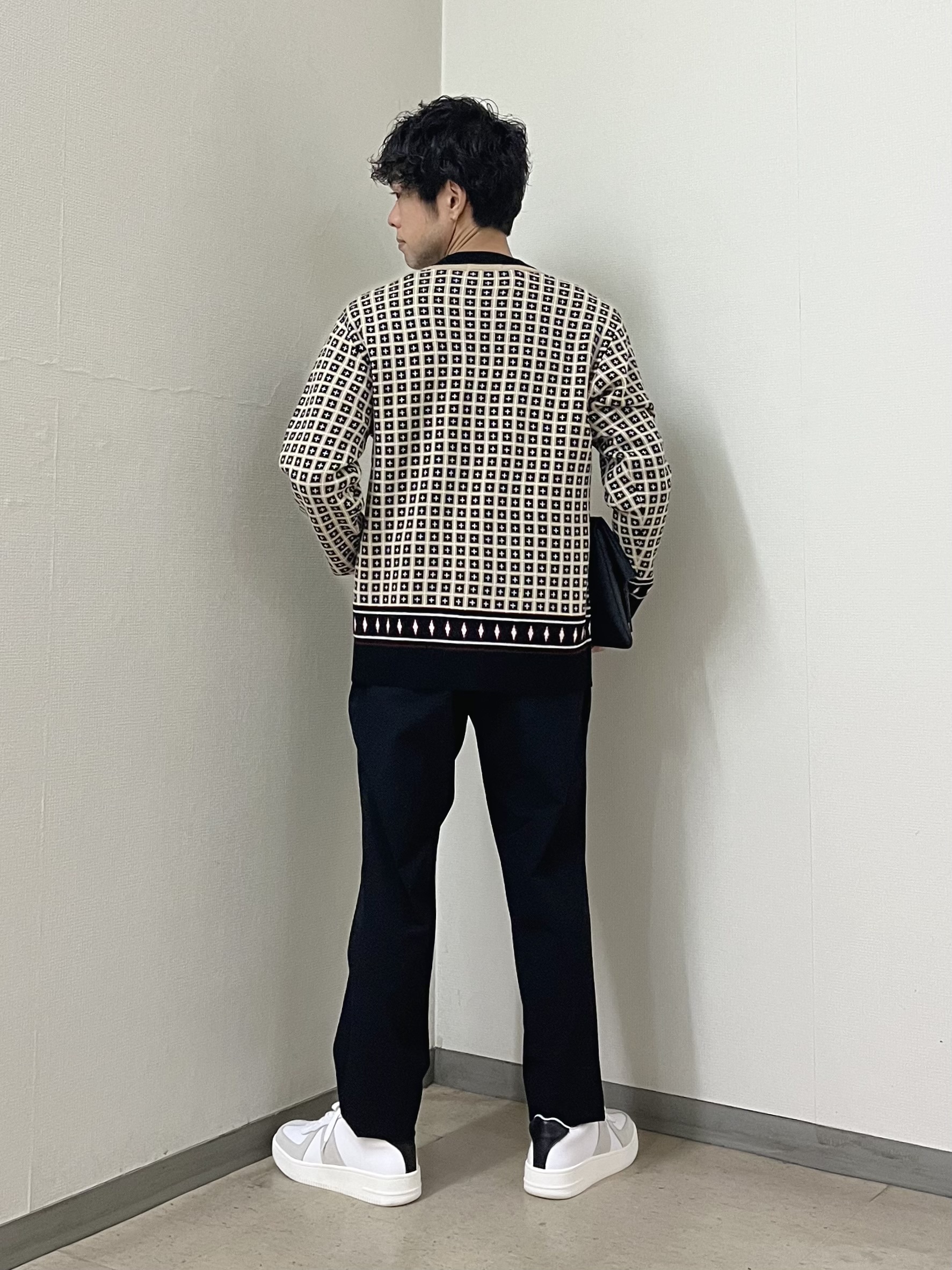 URAさんの「TAKEO KIKUCHI｜【BOWLER HAT LABEL】ジオメトリック柄カーディガン」を使ったコーディネート